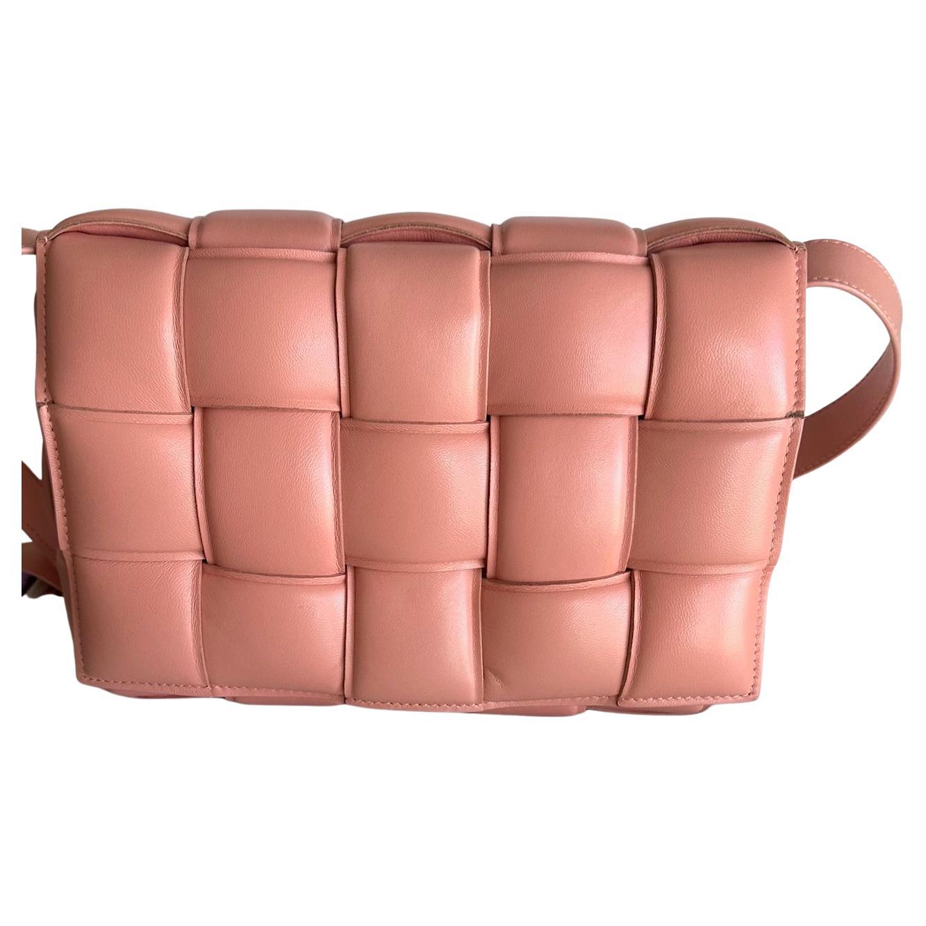-This beautiful Bottega Veneta Padded cassette bag is a Classic. 
-The color is called 