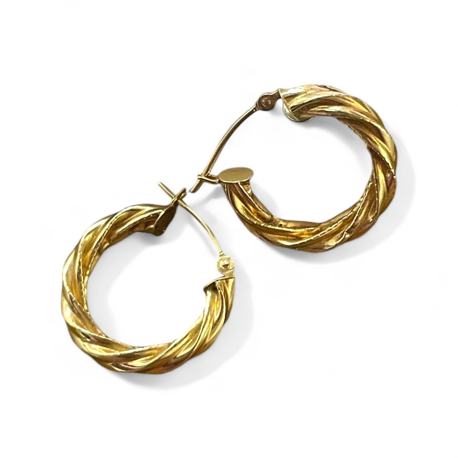 14K Yellow Gold Graduated Grooved Fancy Hoop Earrings