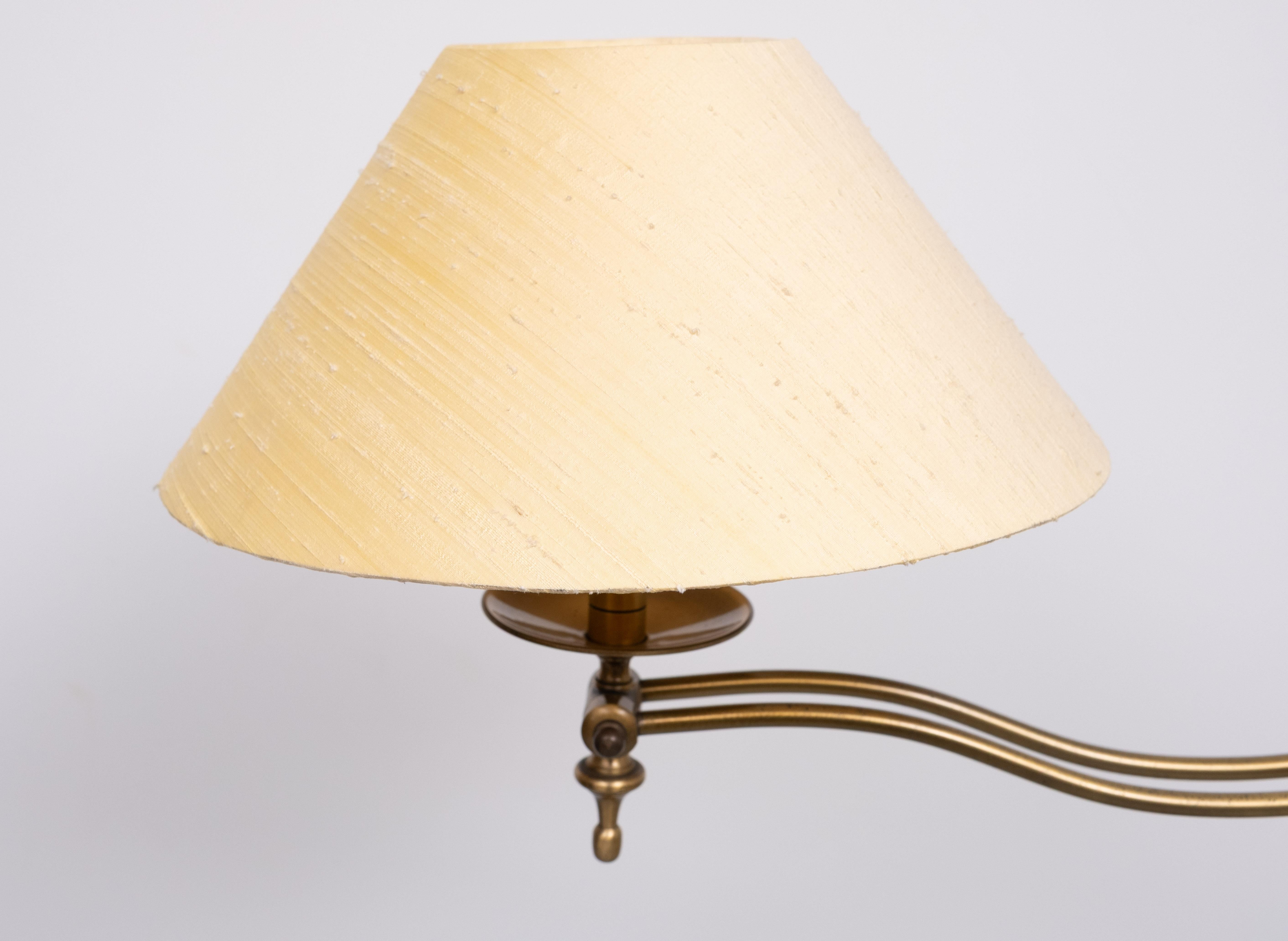 Neoclassico Lampada da terra regolabile in ottone classico anni '70 Germania in vendita
