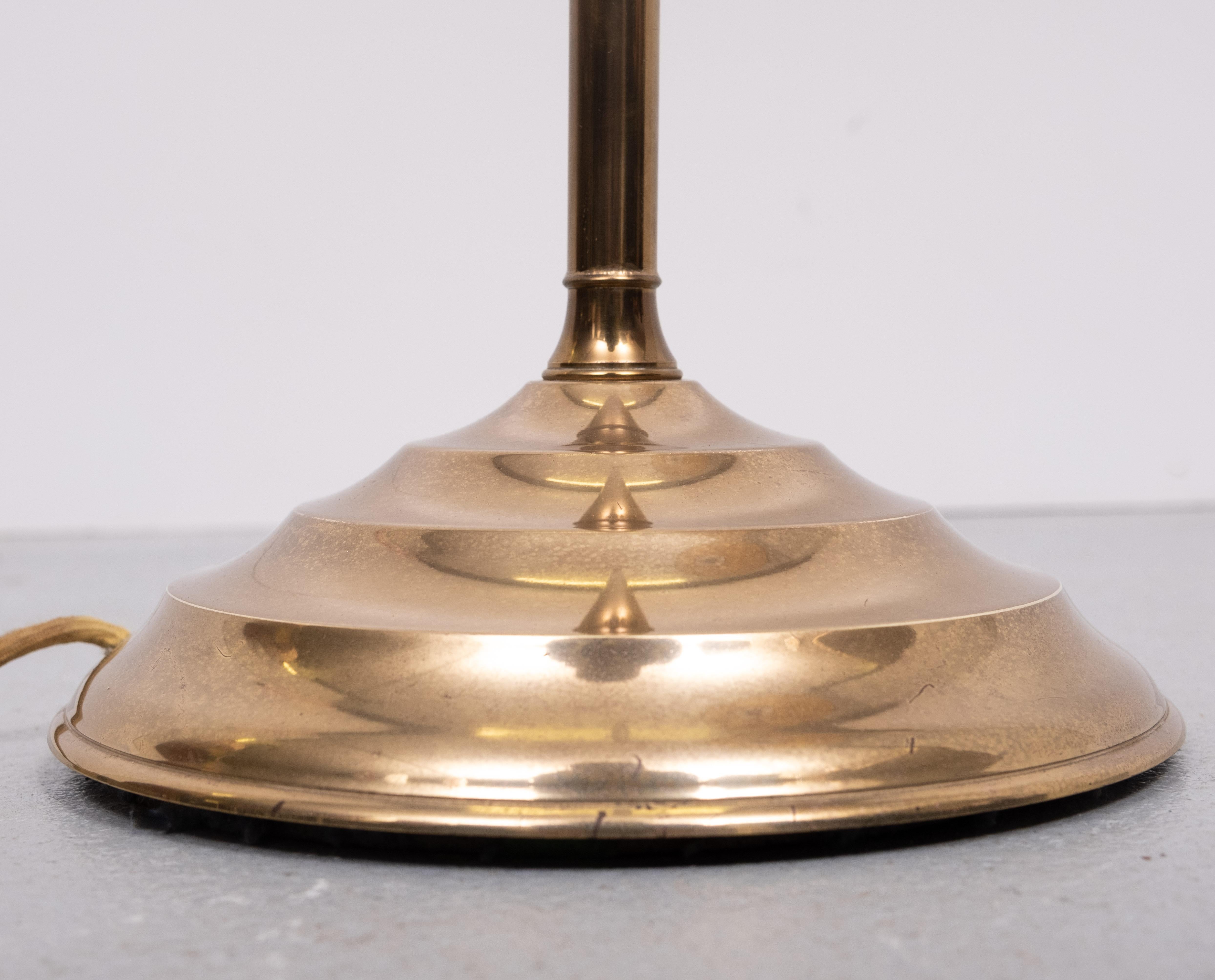 Klassische Stehlampe aus Messing mit gebogenem Hals, 1950er Jahre im Angebot 3
