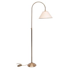 Klassische Stehlampe aus Messing mit gebogenem Hals, 1950er Jahre