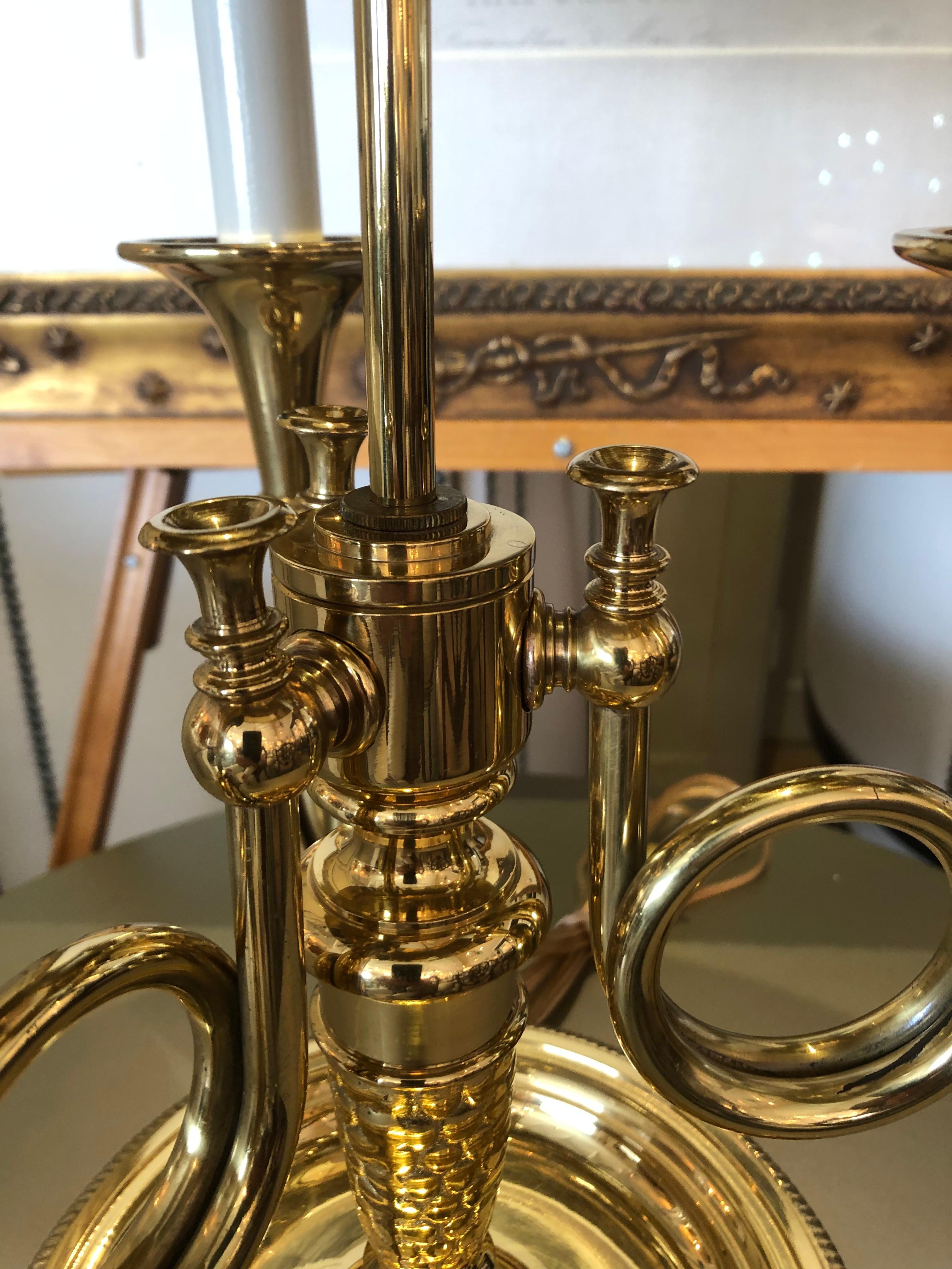 Classic Brass Horn Motife Buillotte Table Lamp In Good Condition In Hopewell, NJ