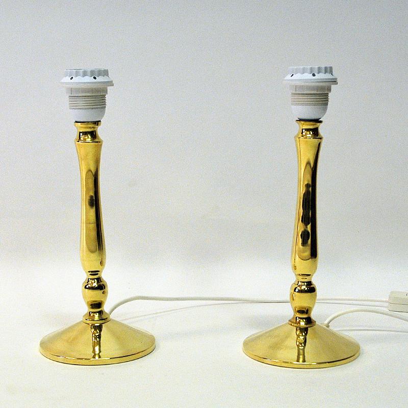 Klassische klassische Messing-Tischlampe aus Skandinavien, 1950er Jahre (Skandinavisch) im Angebot
