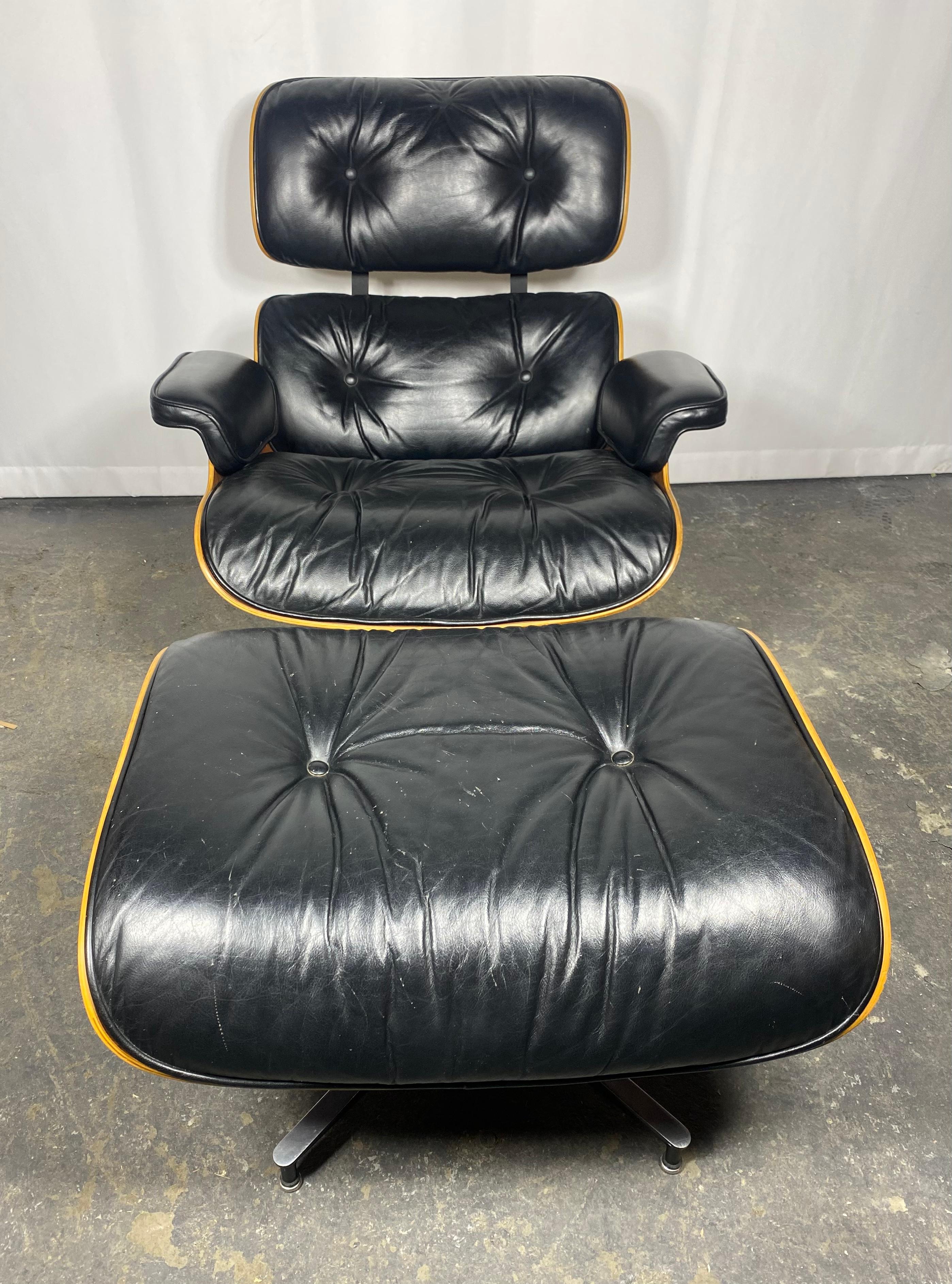 CLassic Brazilian Rosewood and Leather Eames Lounge Chair & Ott Herman Miller In Good Condition For Sale In Buffalo, NY