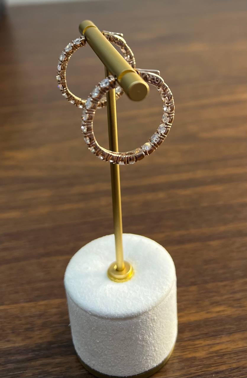 Classici orecchini a cerchio medi con diamante tondo brillante in oro rosa 18 carati in vendita 5