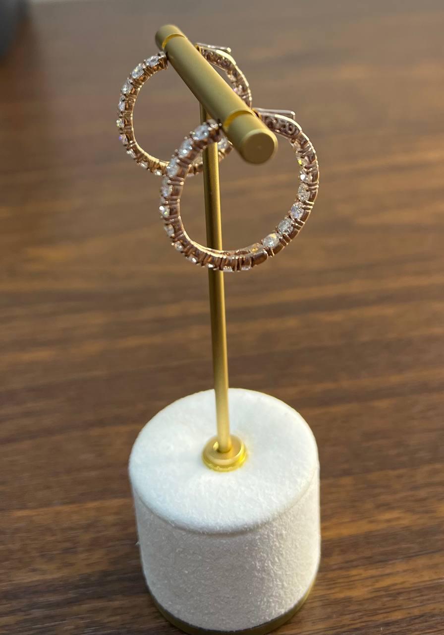 Classici orecchini a cerchio medi con diamante tondo brillante in oro rosa 18 carati in vendita 6
