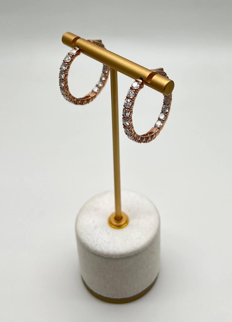 Donna Classici orecchini a cerchio medi con diamante tondo brillante in oro rosa 18 carati in vendita