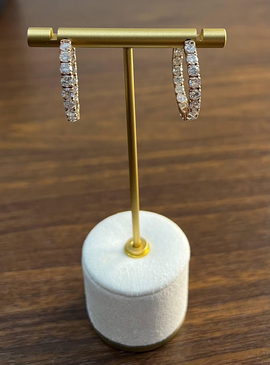 Classici orecchini a cerchio medi con diamante tondo brillante in oro rosa 18 carati in vendita 3