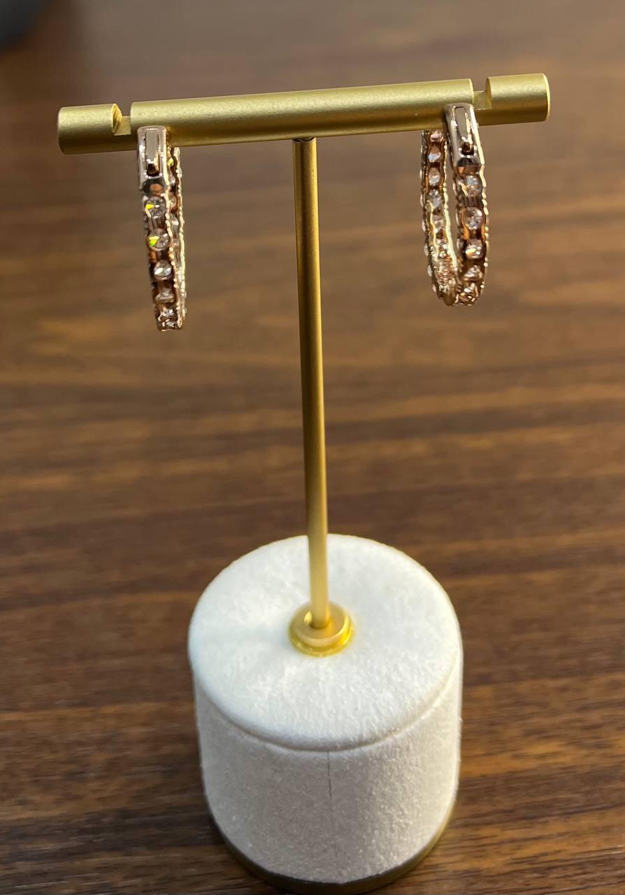 Classici orecchini a cerchio medi con diamante tondo brillante in oro rosa 18 carati in vendita 4