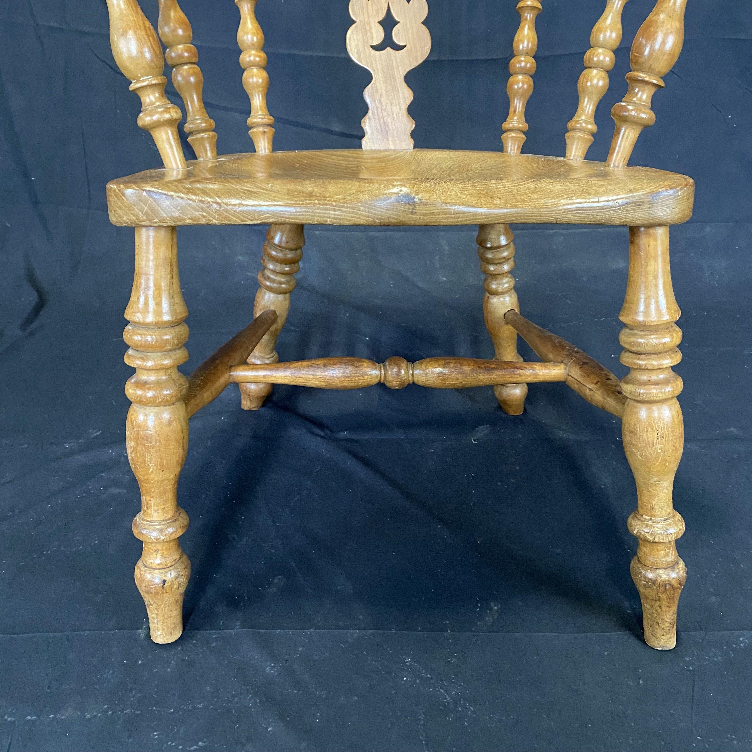 Classic British Antique Oak Windsor Chair  3