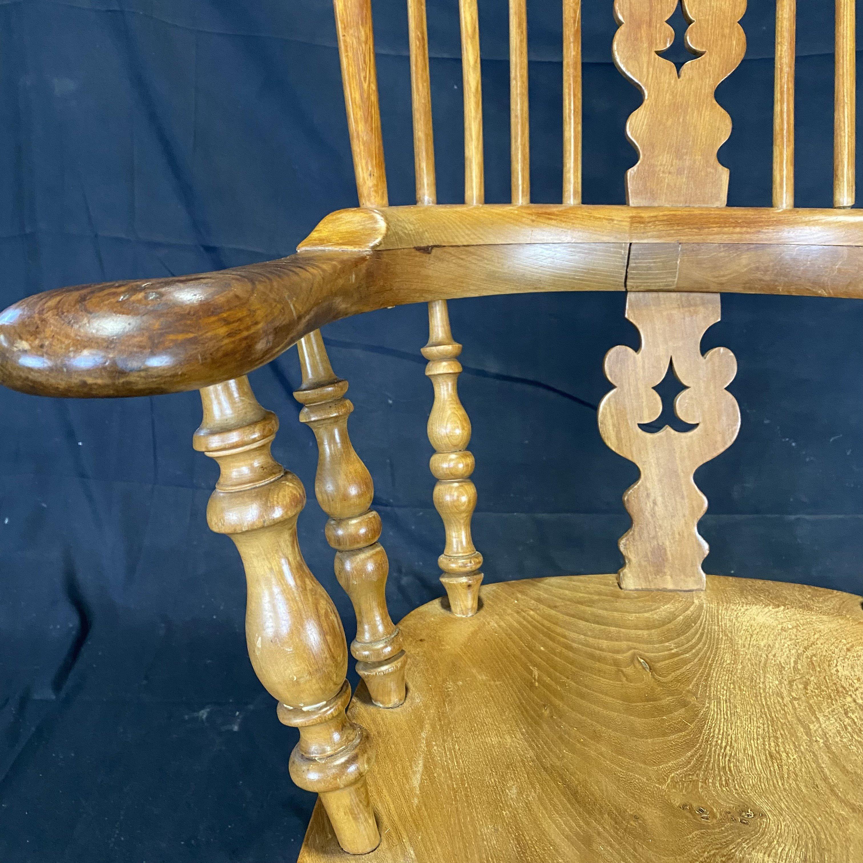 Classic British Antique Oak Windsor Chair  4