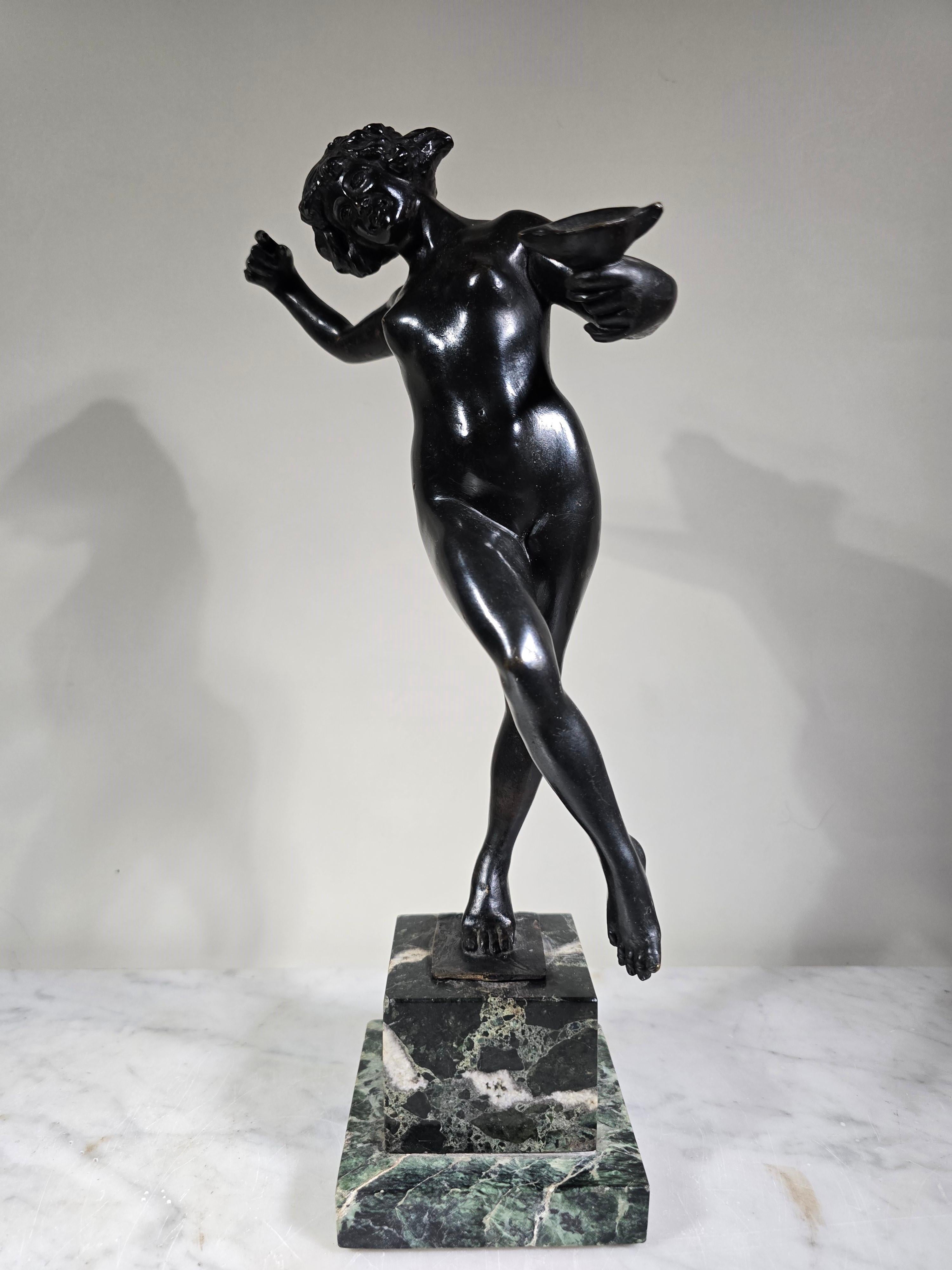 Classic Bronze Sculpture by Luigi de Luca - Maiden of Ancient Greece For Sale 2