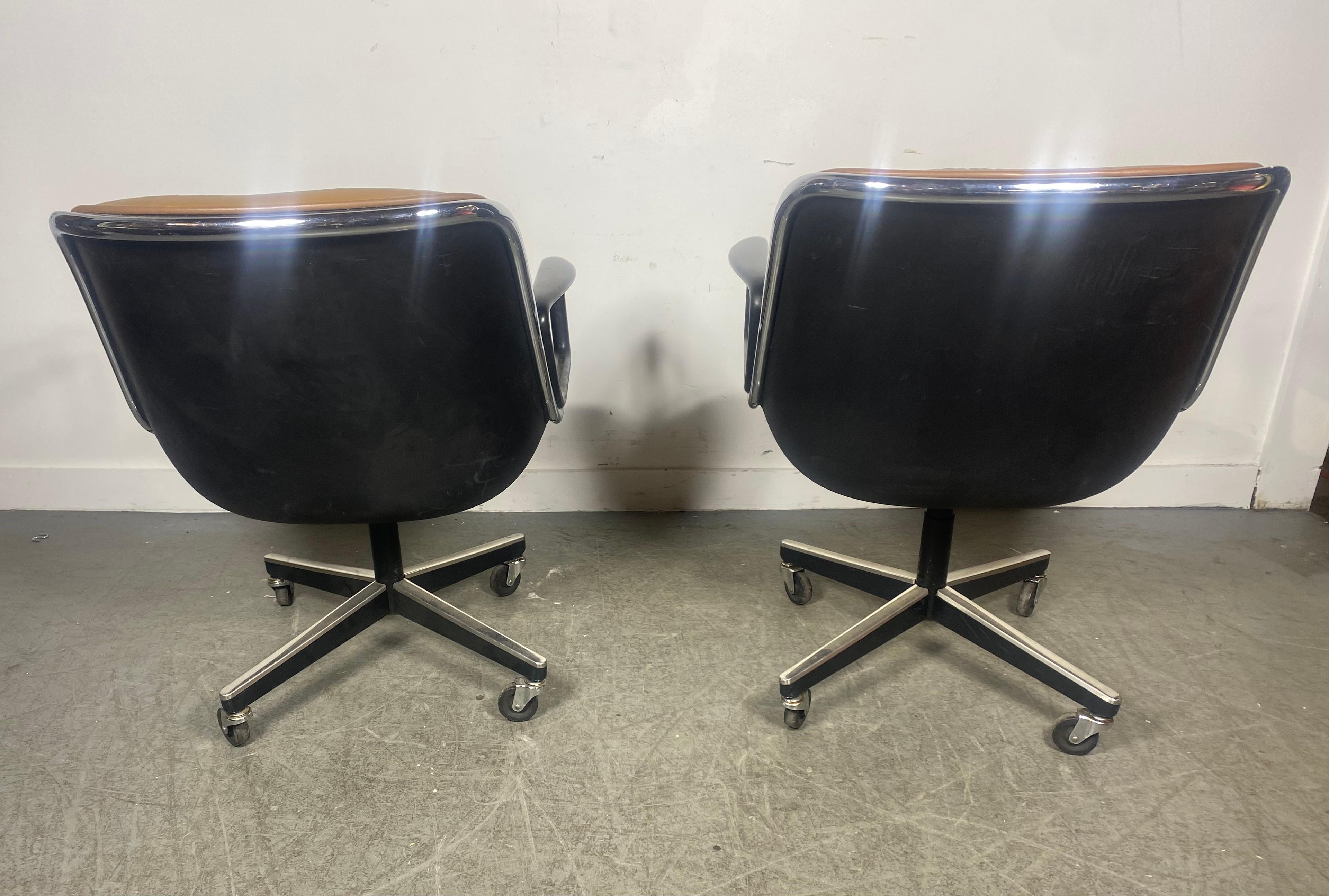 Fin du 20e siècle Classic Brown Leather & Chrome Pollock Chairs manufactured by Knoll , 1980s  en vente