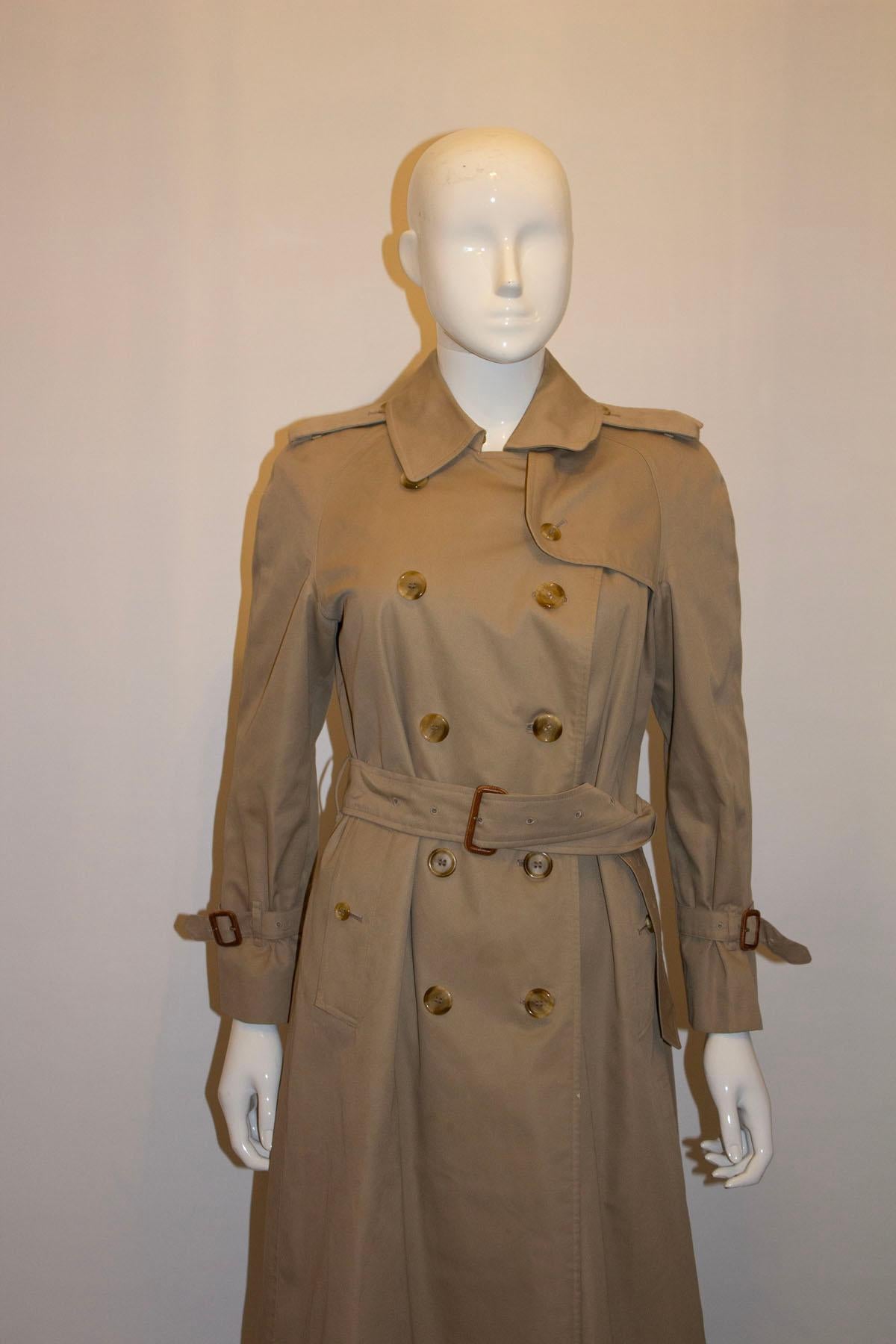 Classic Burberry Trench Coat In Good Condition In London, GB