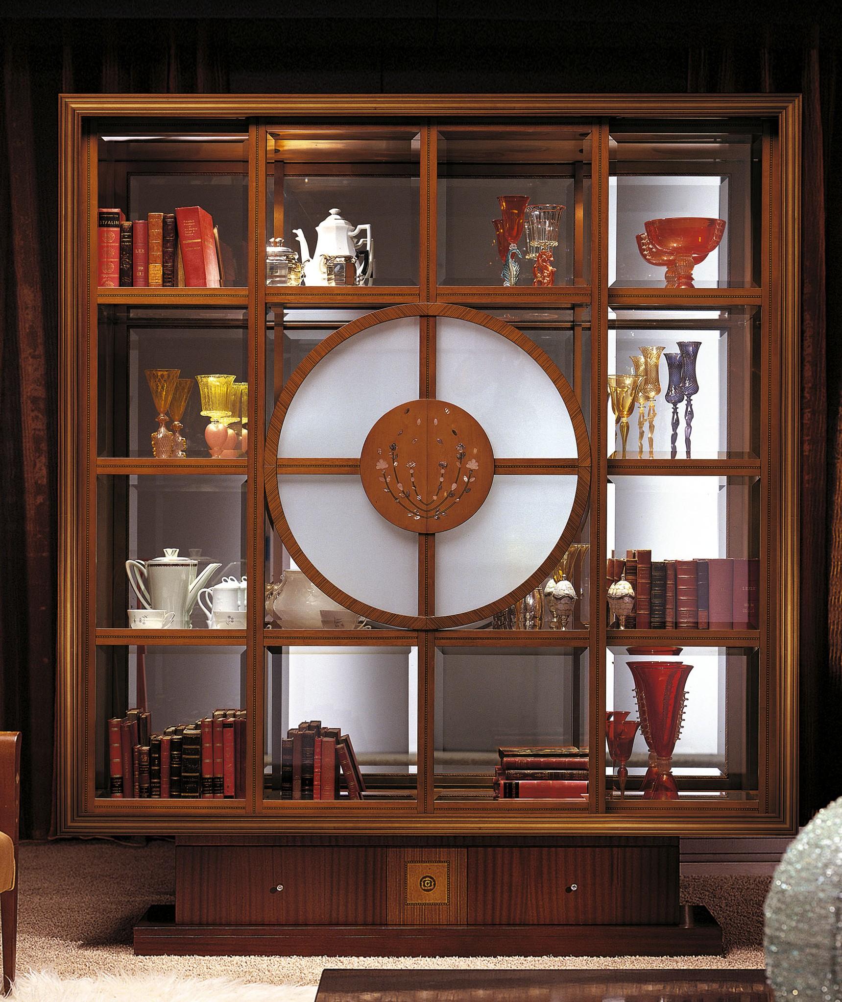 Neoclassico Mobile in vetro con cornice Classic by Carpanelli Il Quadro in vendita