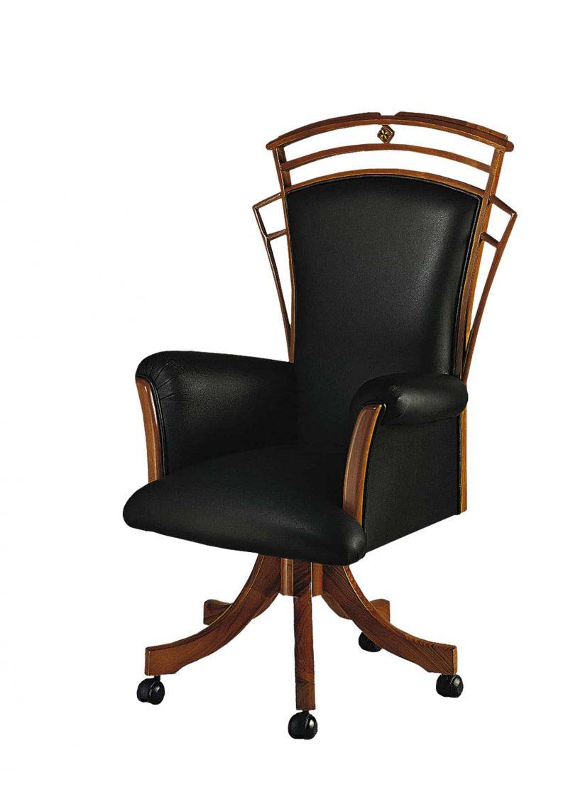 Italian Classic by Carpanelli Office Armchair in wood and leather For Sale