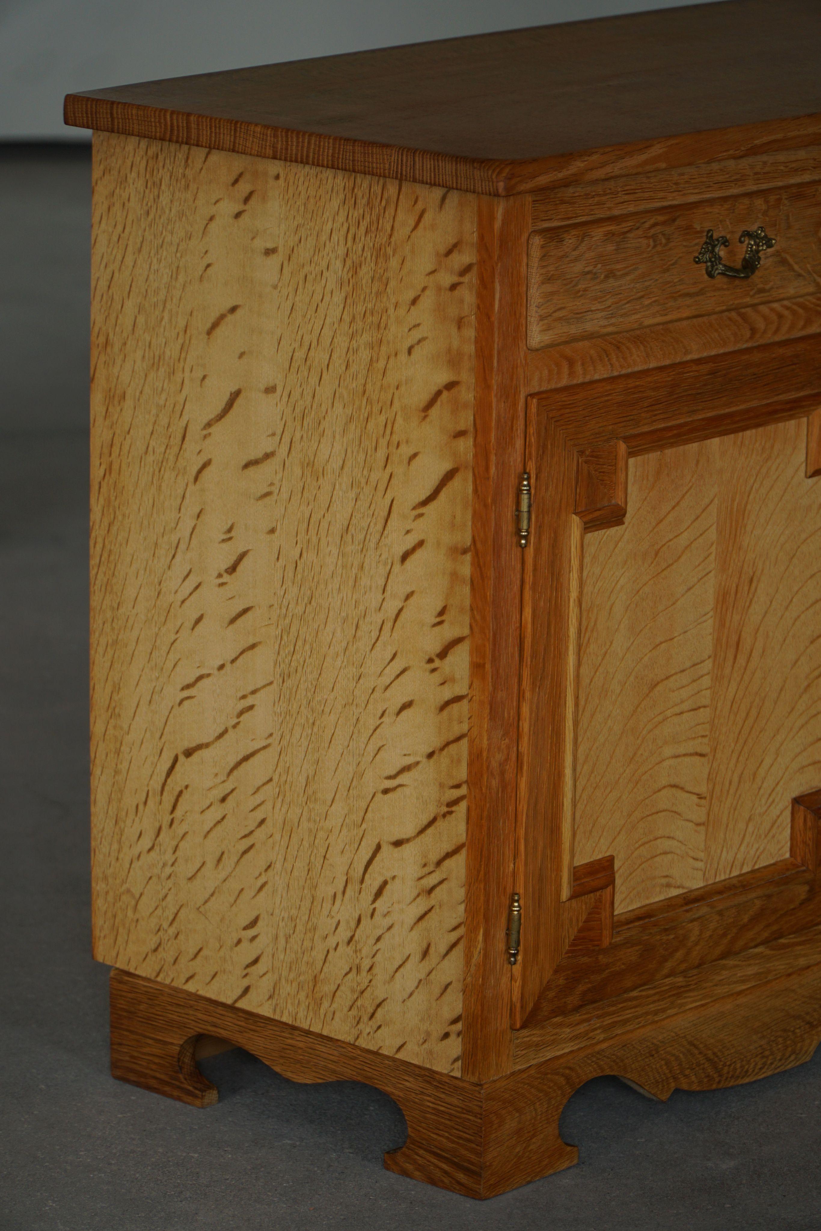 Mobile classico / Credenza in Oak, Buffet danese del Mid Century Modern, anni '60 in vendita 6