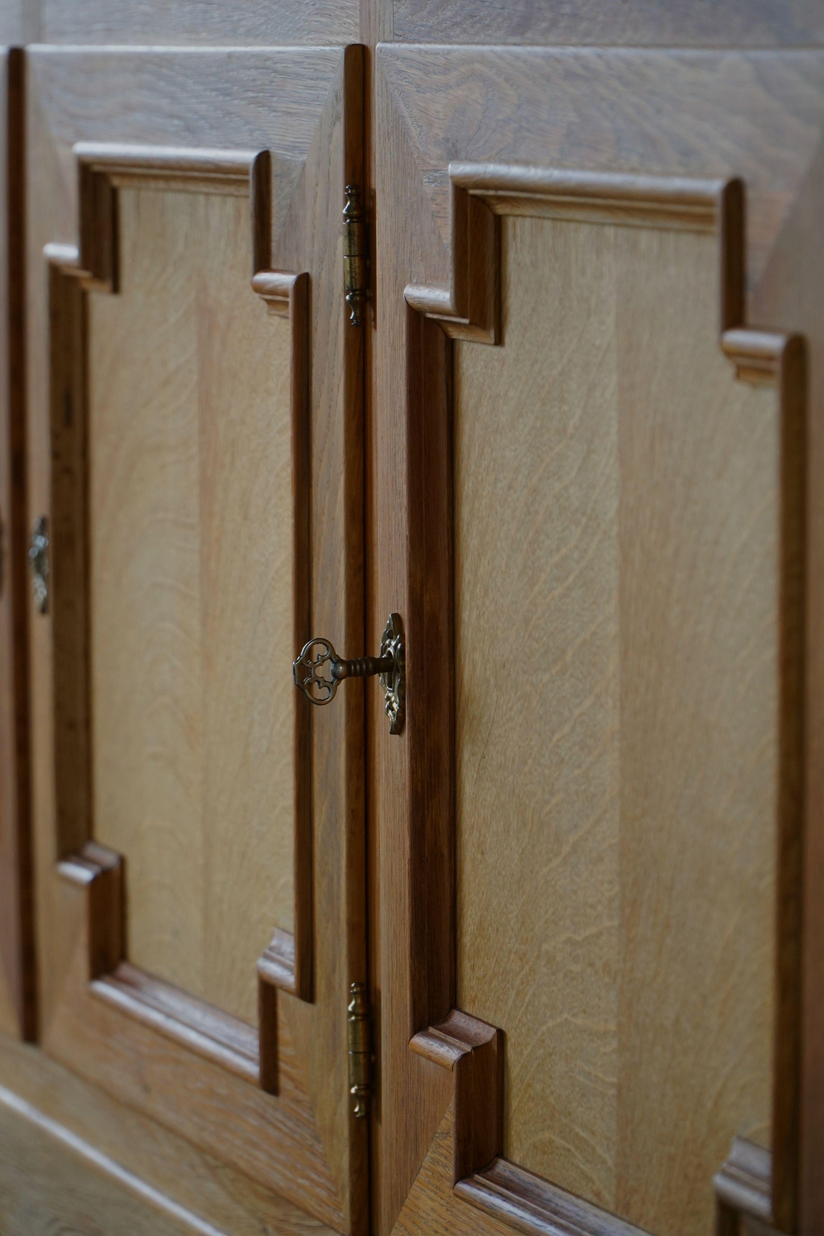 Mobile classico / Credenza in Oak, Buffet danese del Mid Century Modern, anni '60 in vendita 9