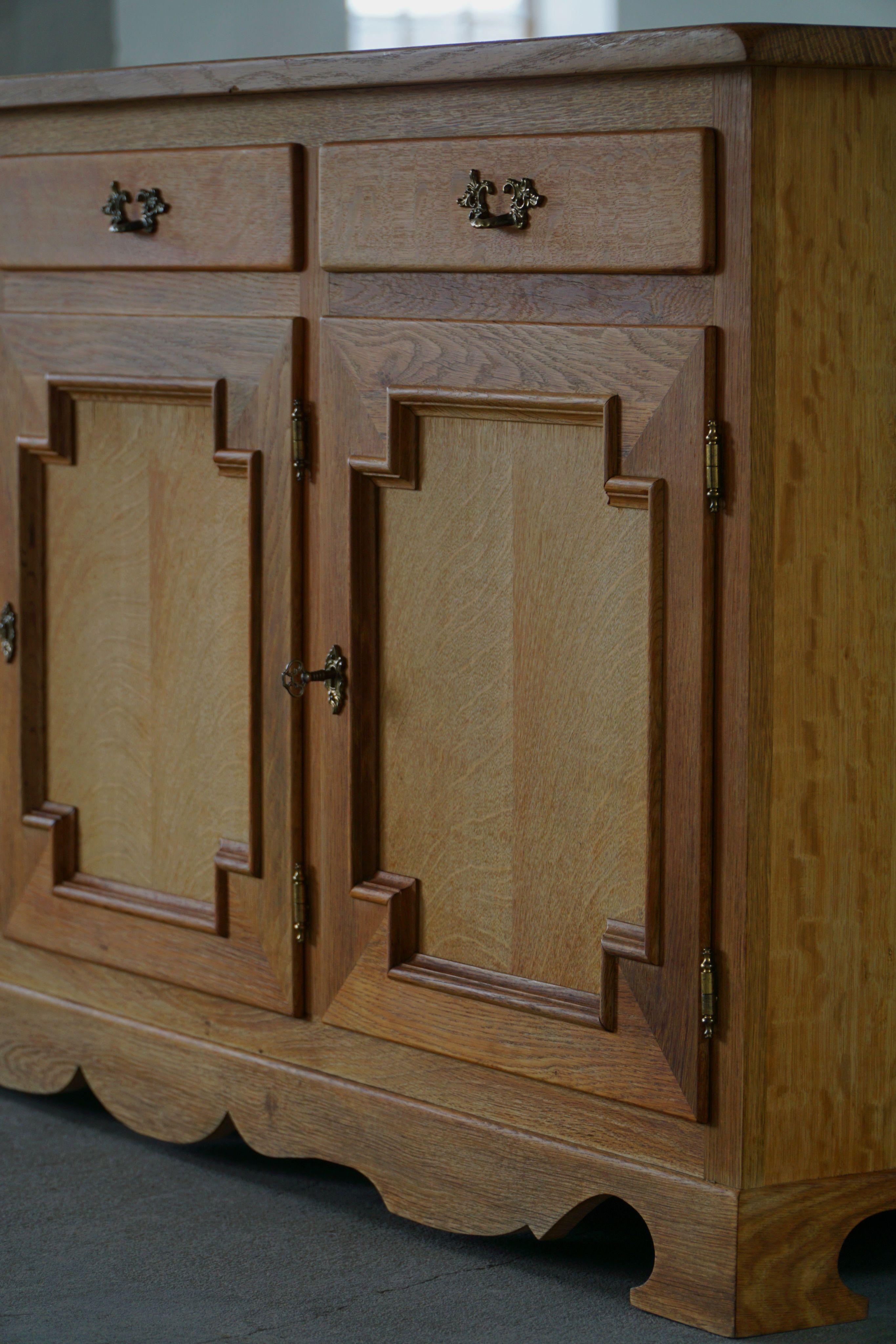 Mobile classico / Credenza in Oak, Buffet danese del Mid Century Modern, anni '60 in vendita 10