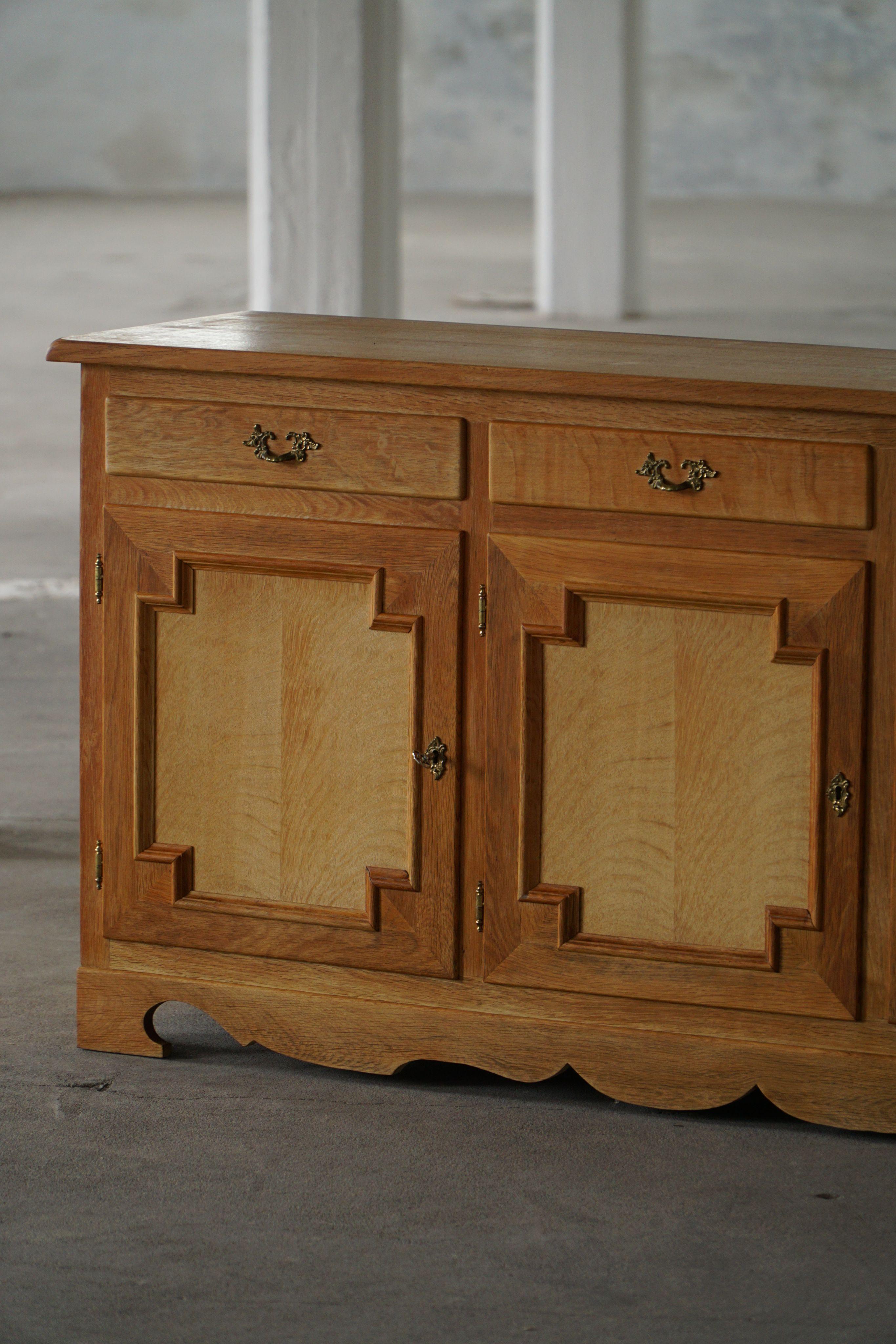 Mobile classico / Credenza in Oak, Buffet danese del Mid Century Modern, anni '60 in vendita 11