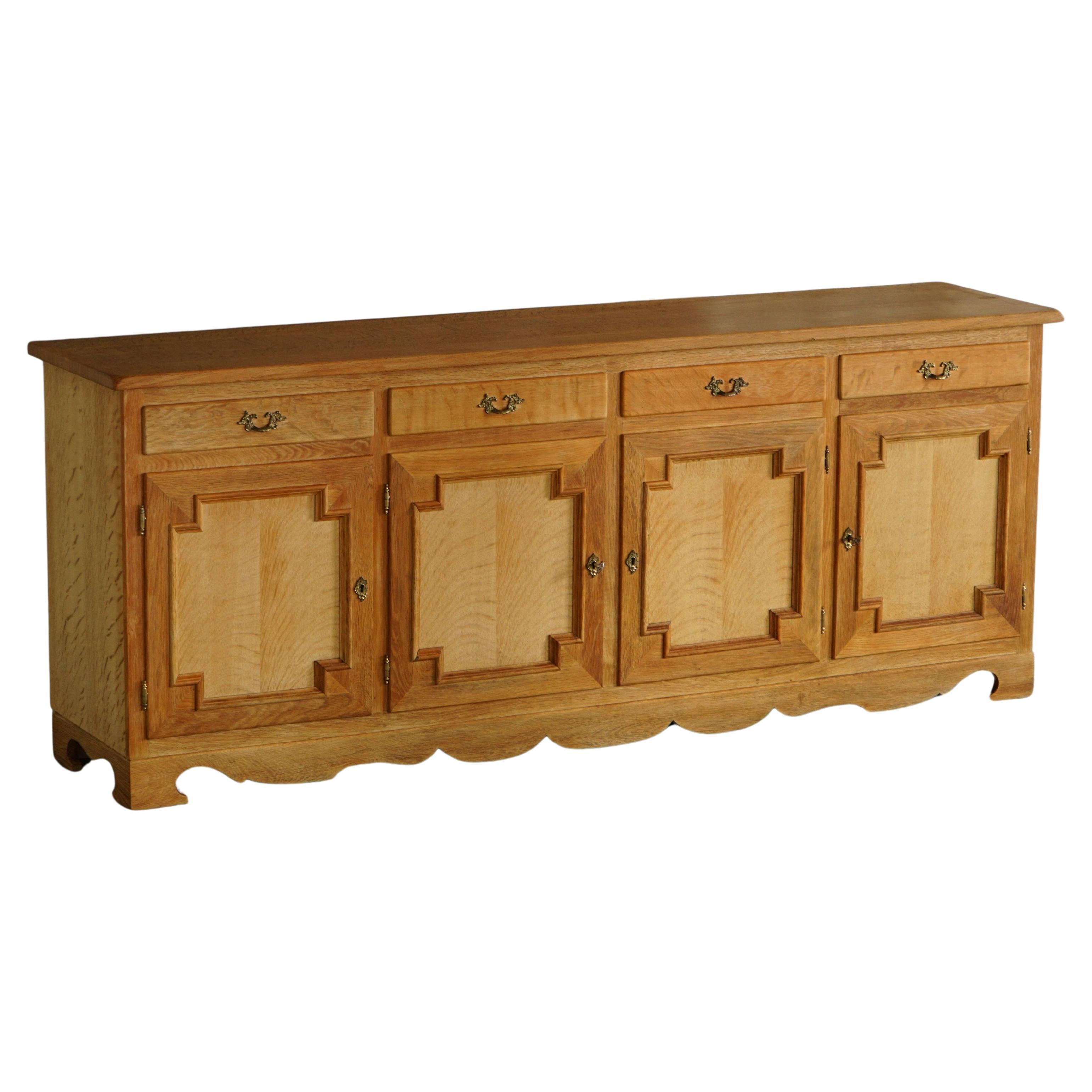 Mobile classico / Credenza in Oak, Buffet danese del Mid Century Modern, anni '60 in vendita