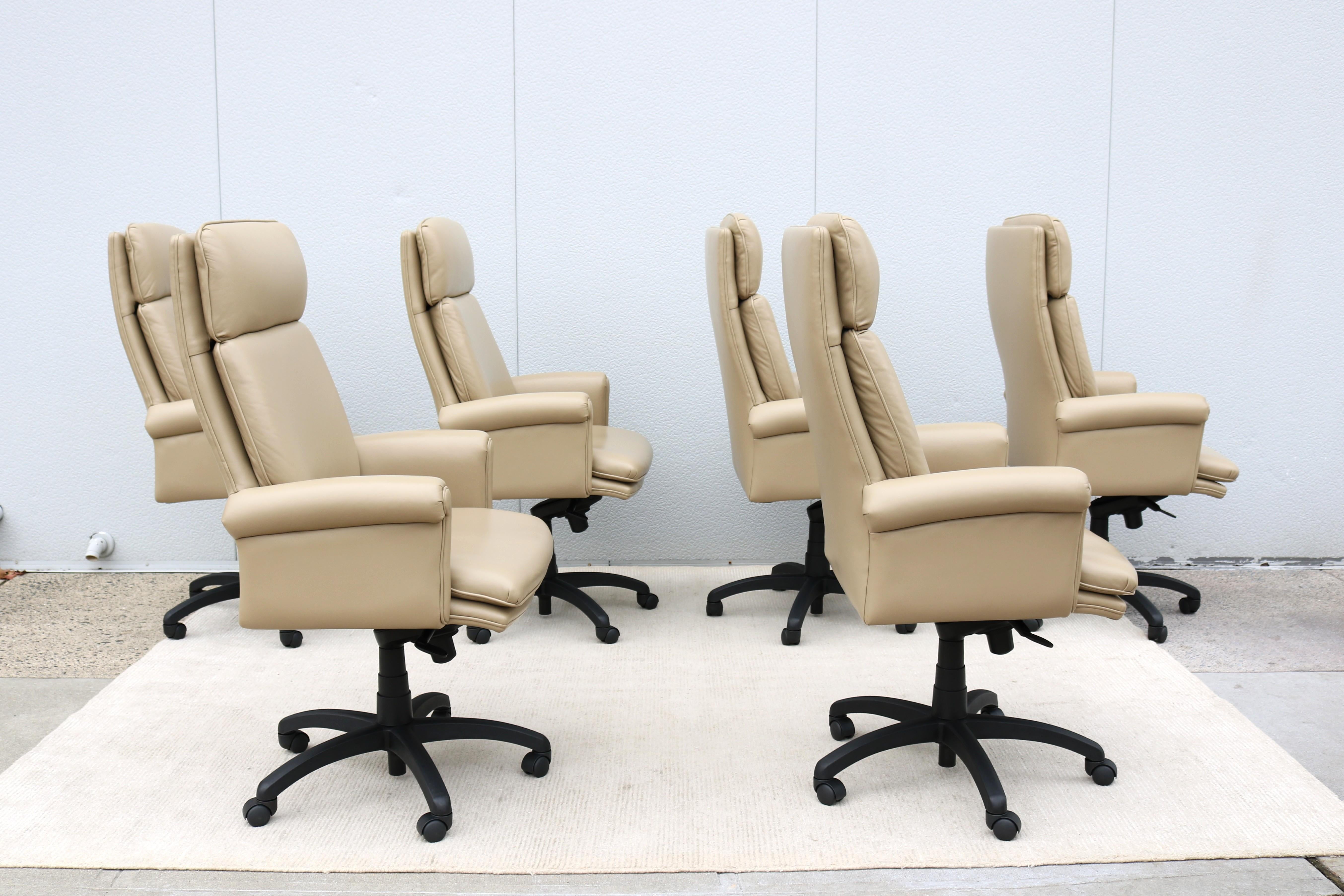 Classic Cabot Wrenn Caesar High Back Regency Taupe Leather Swivel Desk Chair (chaise de bureau pivotante en cuir taupe) en vente 3