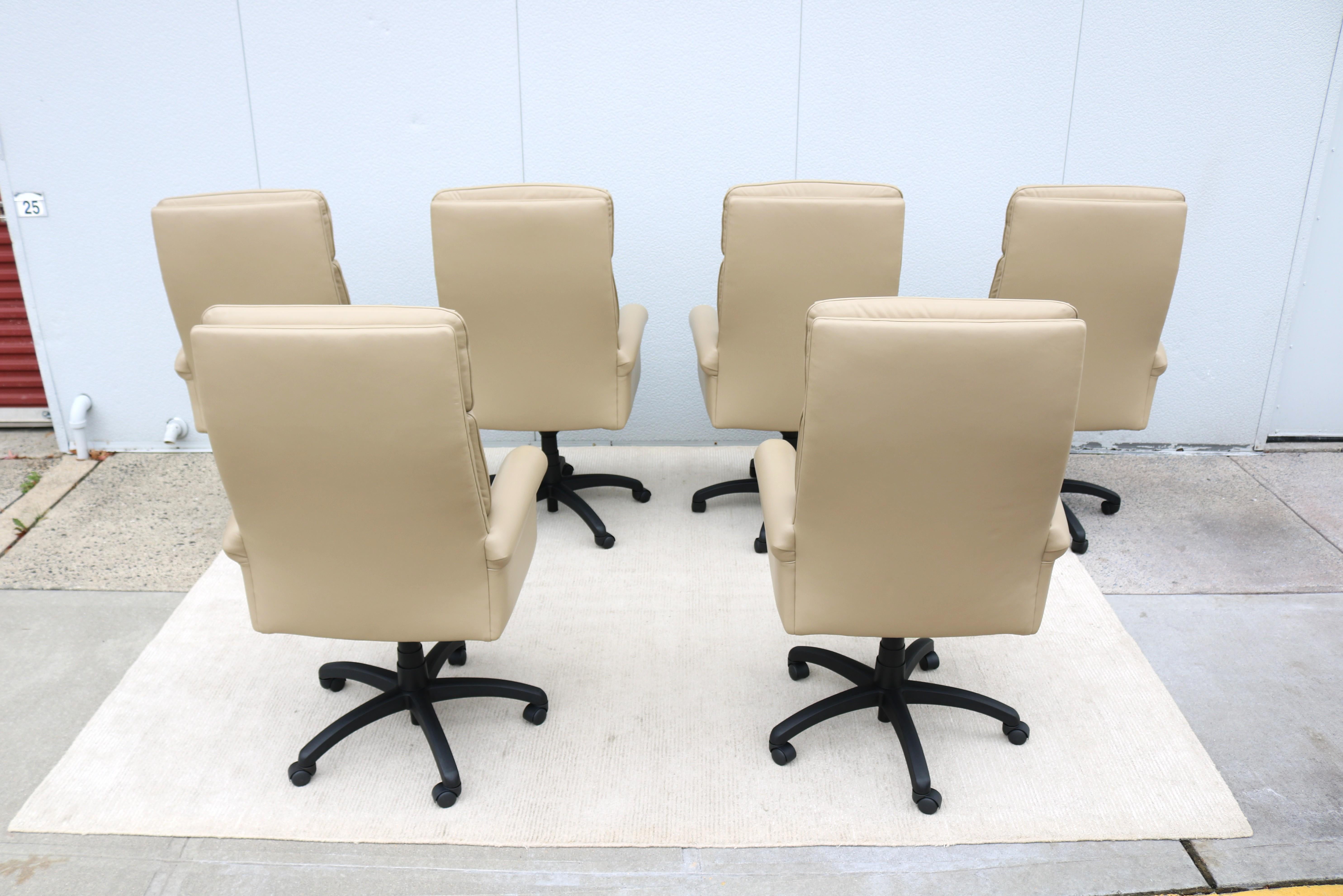 Classic Cabot Wrenn Caesar High Back Regency Taupe Leather Swivel Desk Chair (chaise de bureau pivotante en cuir taupe) en vente 4