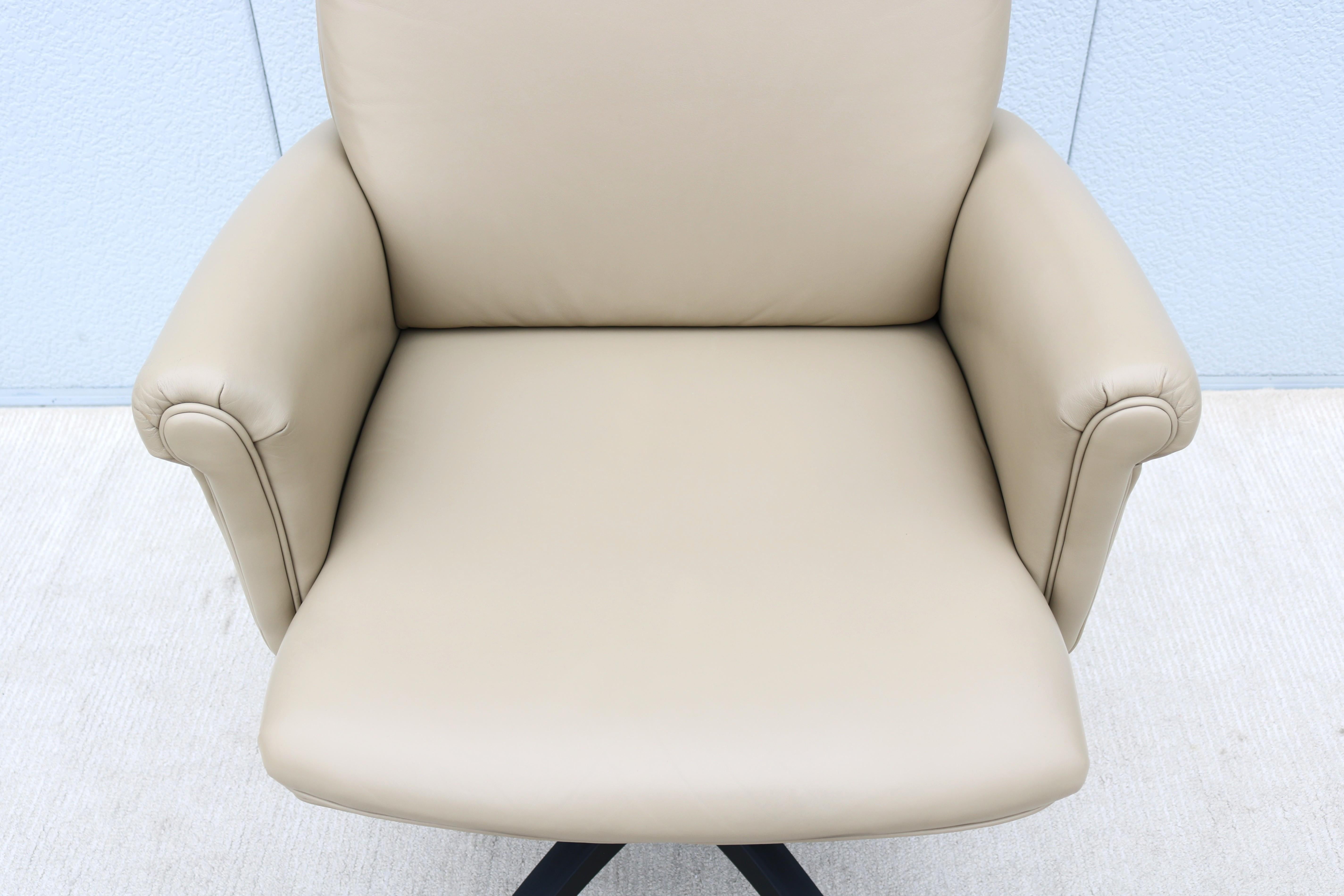 Classic Cabot Wrenn Caesar High Back Regency Taupe Leather Swivel Desk Chair (chaise de bureau pivotante en cuir taupe) en vente 6