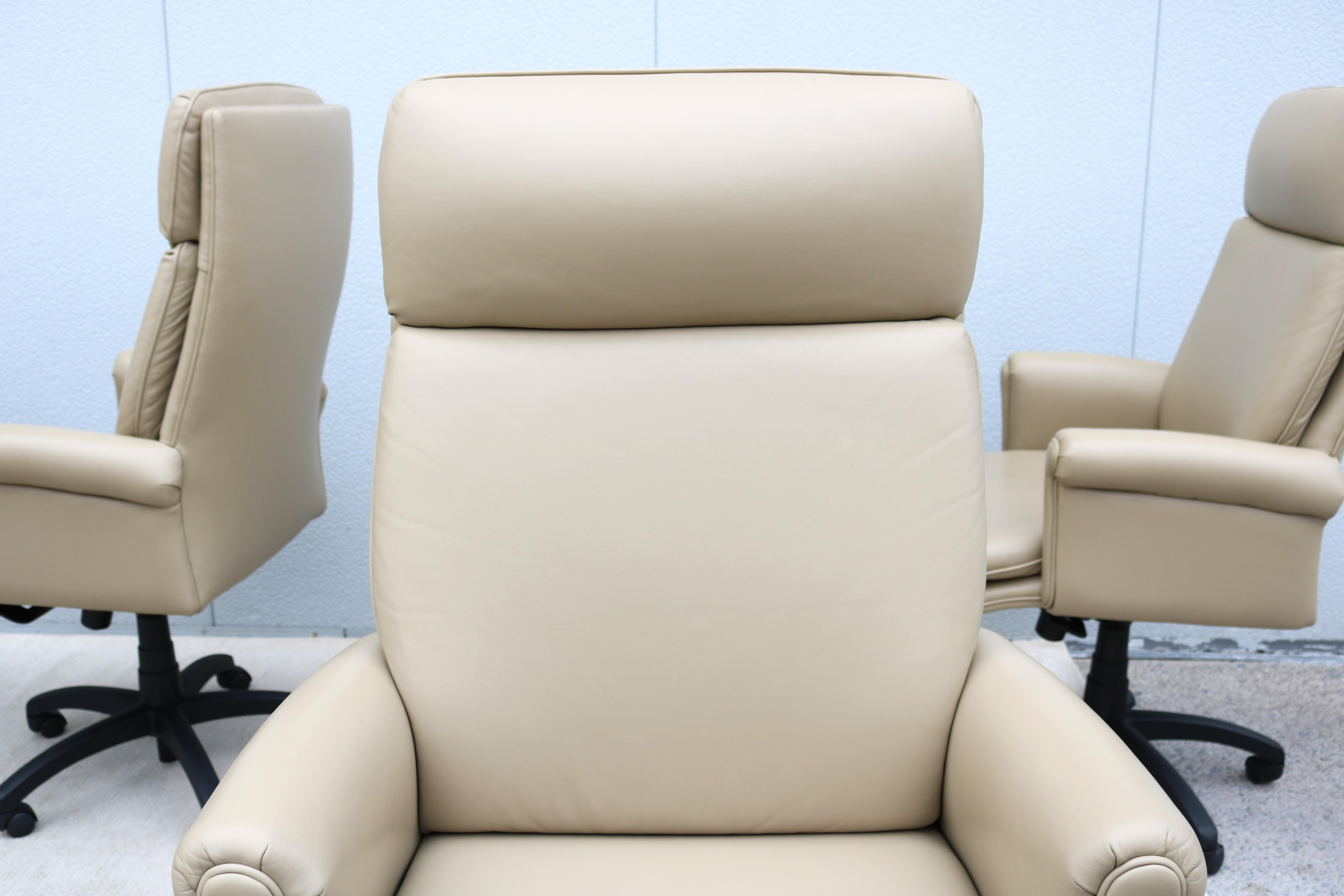 Classic Cabot Wrenn Caesar High Back Regency Taupe Leather Swivel Desk Chair (chaise de bureau pivotante en cuir taupe) en vente 7