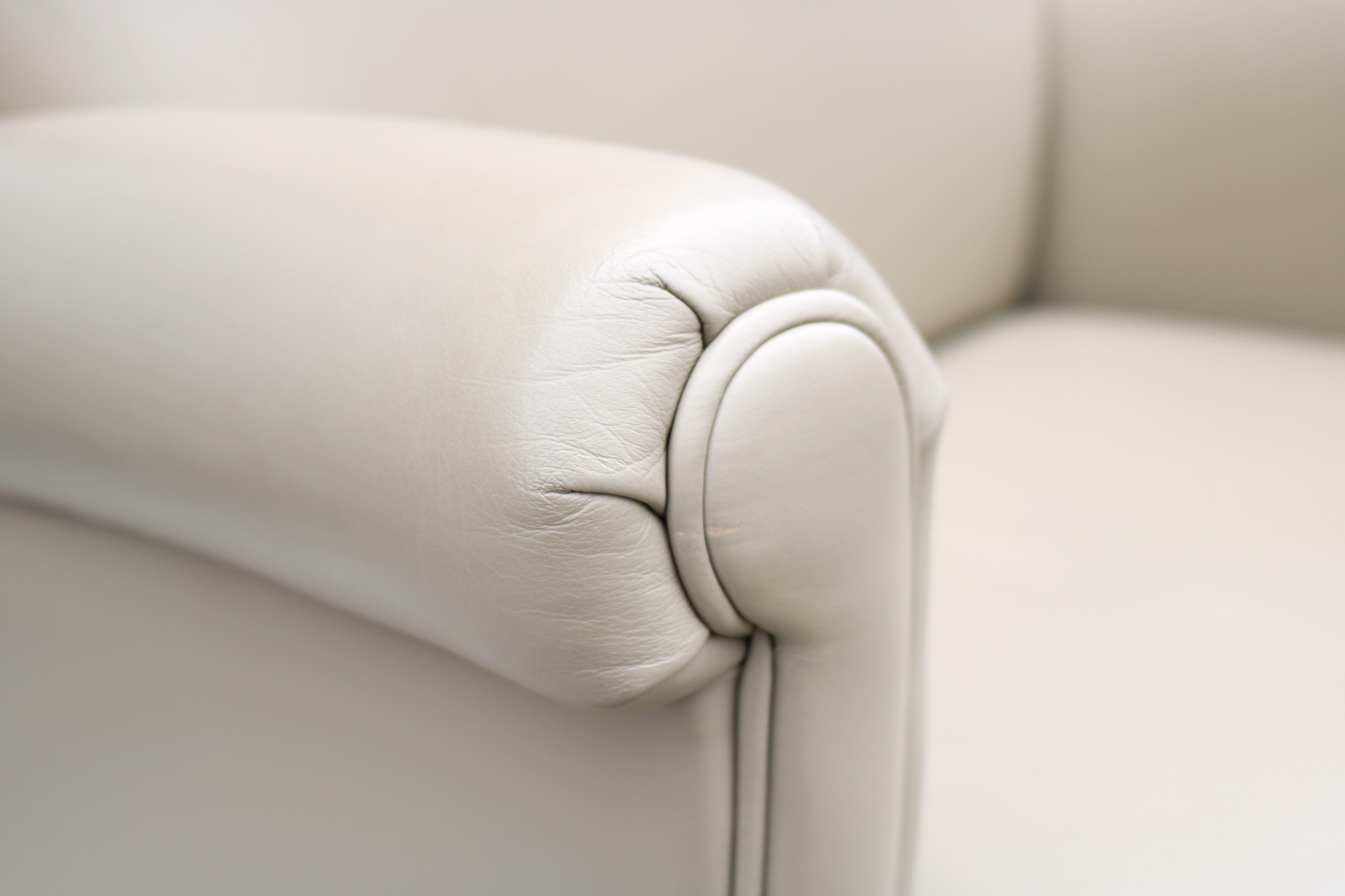 Classic Cabot Wrenn Caesar High Back Regency Taupe Leather Swivel Desk Chair (chaise de bureau pivotante en cuir taupe) en vente 9