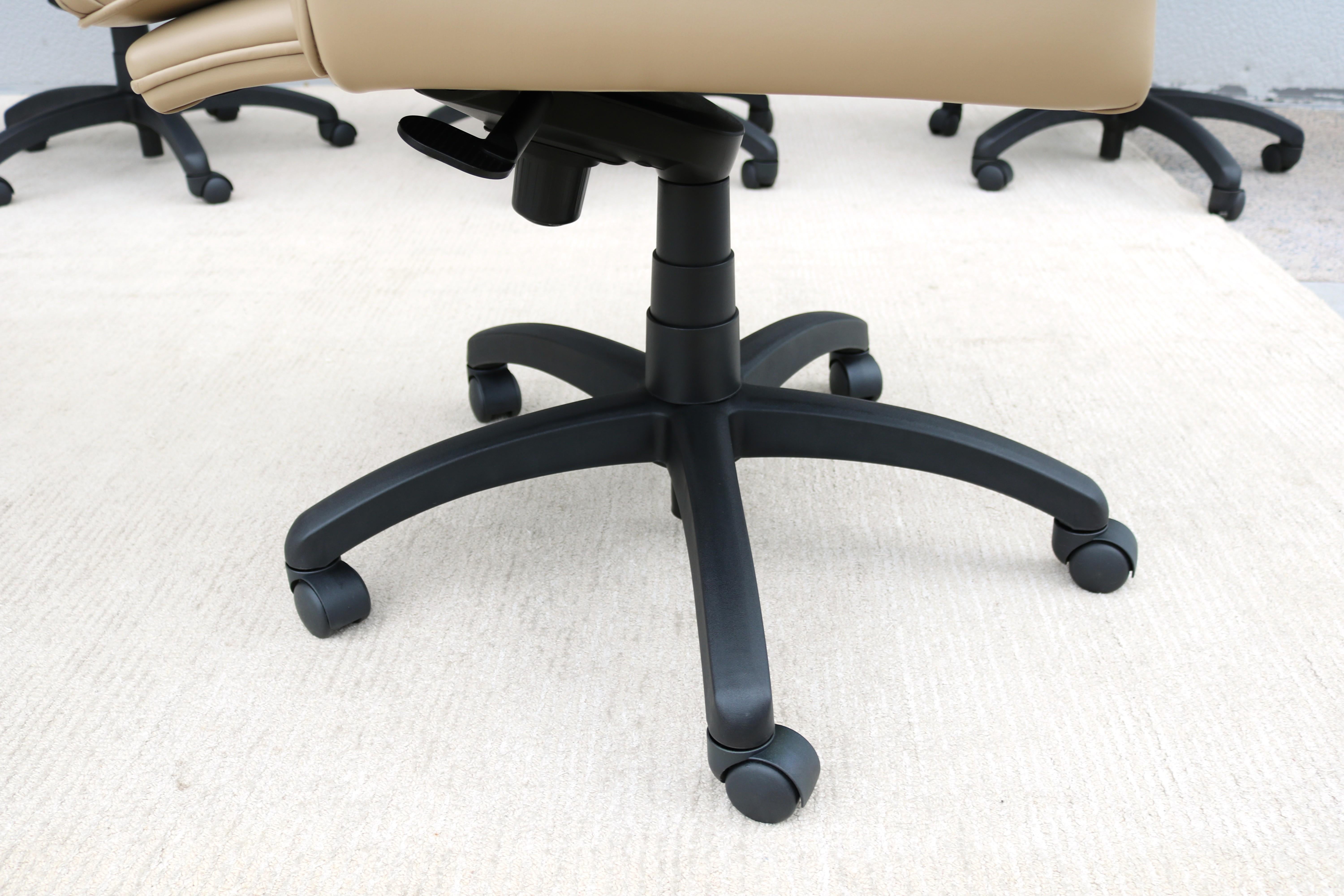 Classic Cabot Wrenn Caesar High Back Regency Taupe Leather Swivel Desk Chair (chaise de bureau pivotante en cuir taupe) en vente 10