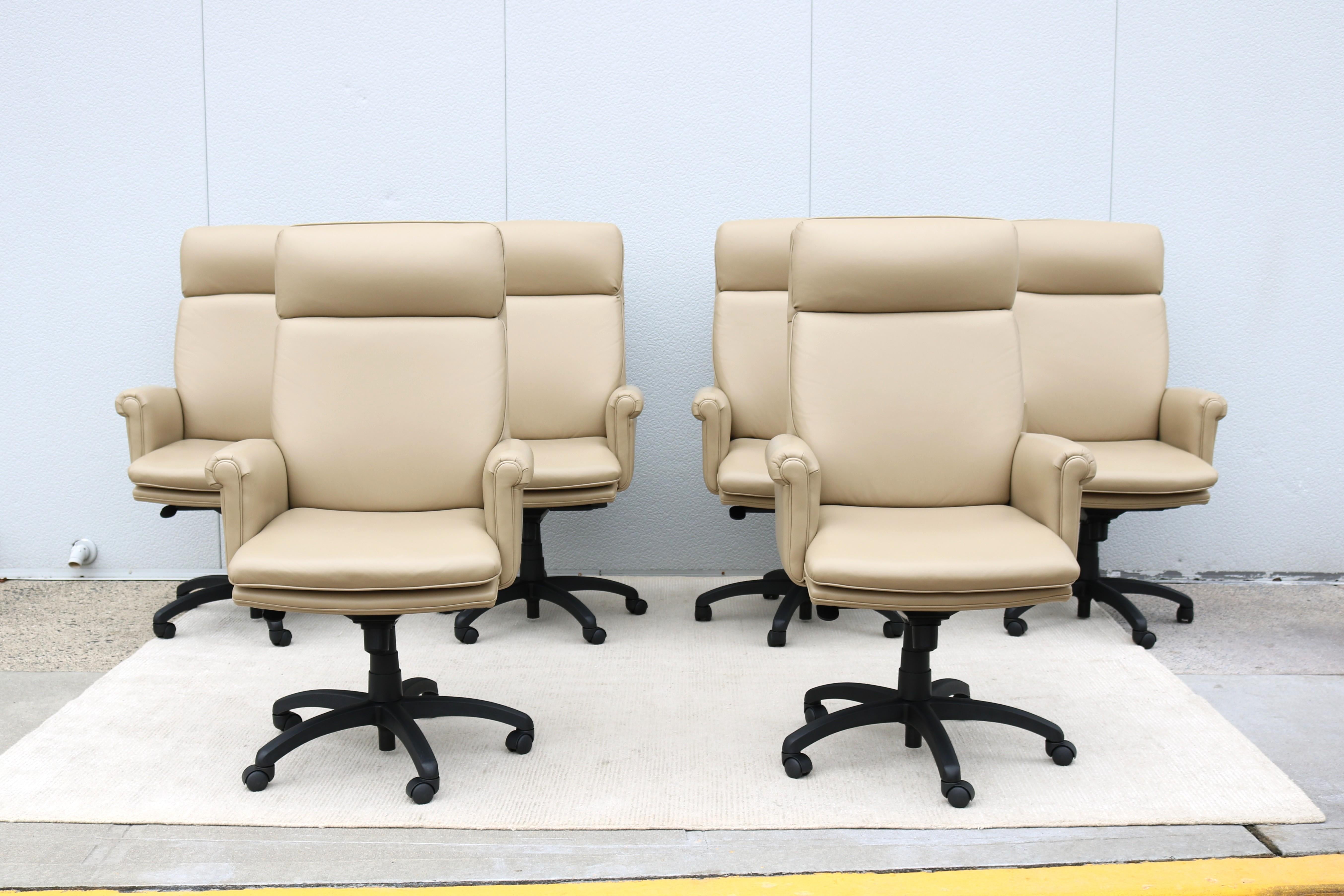 Américain Classic Cabot Wrenn Caesar High Back Regency Taupe Leather Swivel Desk Chair (chaise de bureau pivotante en cuir taupe) en vente