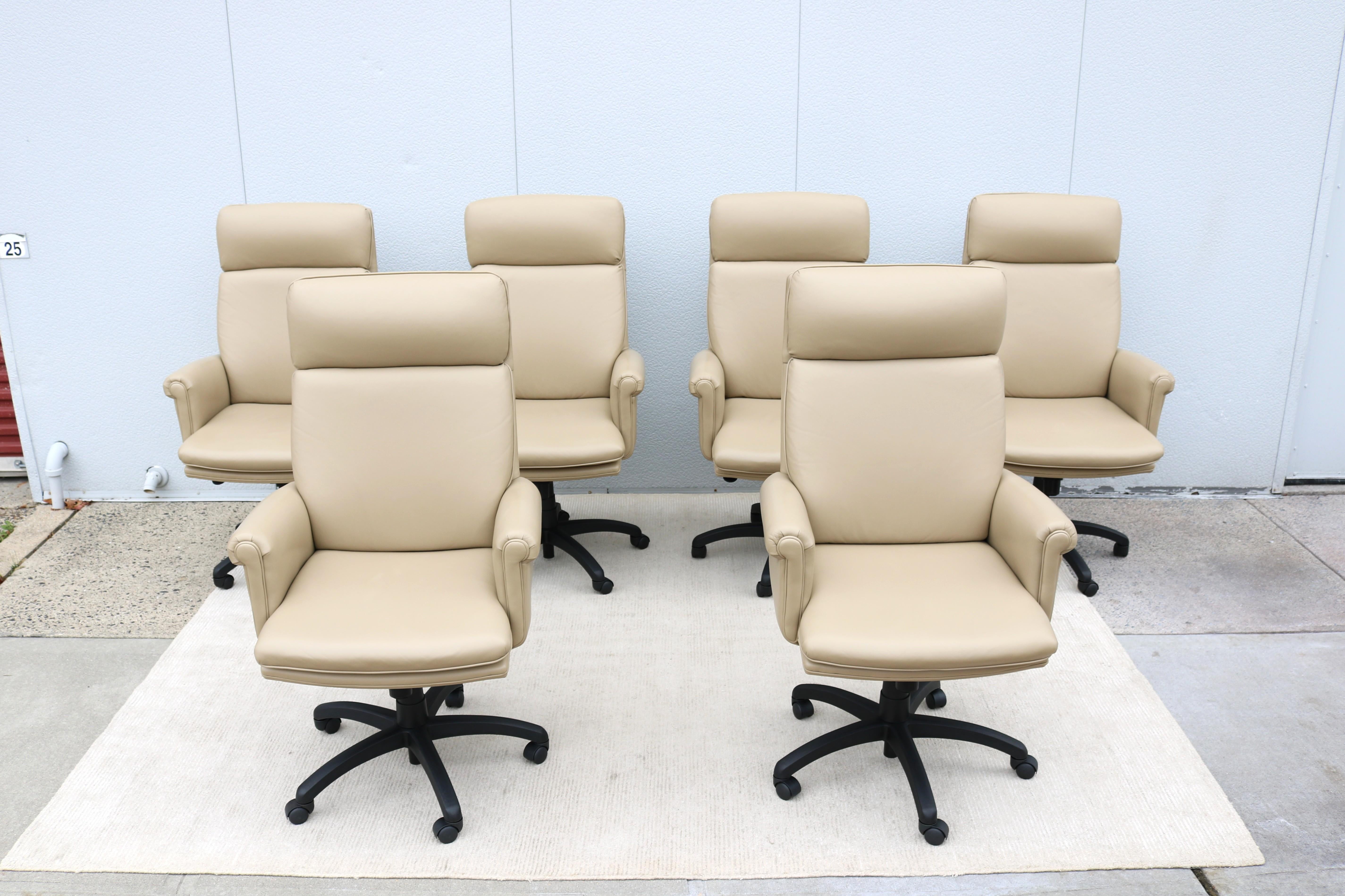 Fait main Classic Cabot Wrenn Caesar High Back Regency Taupe Leather Swivel Desk Chair (chaise de bureau pivotante en cuir taupe) en vente