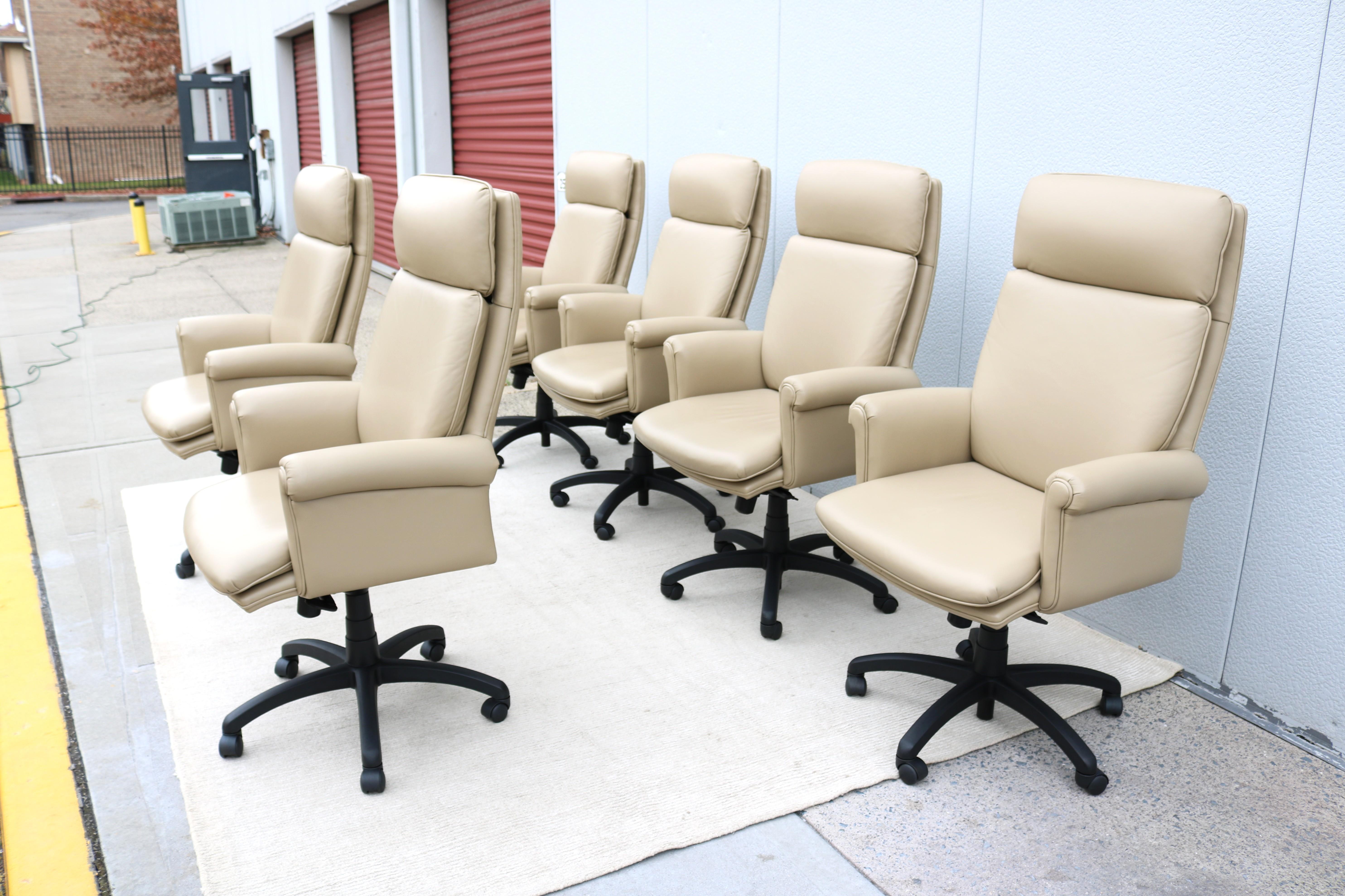 XXIe siècle et contemporain Classic Cabot Wrenn Caesar High Back Regency Taupe Leather Swivel Desk Chair (chaise de bureau pivotante en cuir taupe) en vente