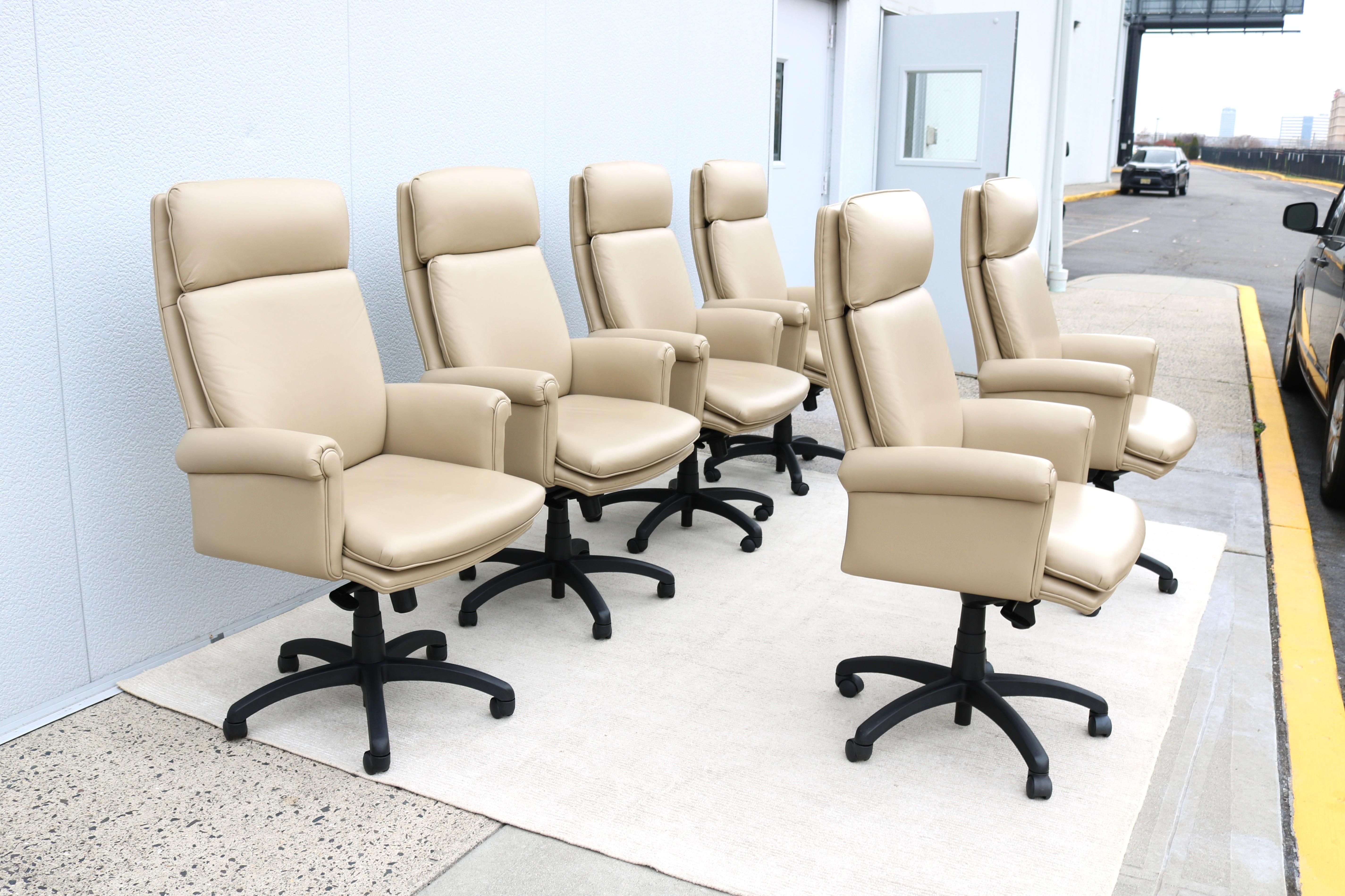 Classic Cabot Wrenn Caesar High Back Regency Taupe Leather Swivel Desk Chair (chaise de bureau pivotante en cuir taupe) en vente 1