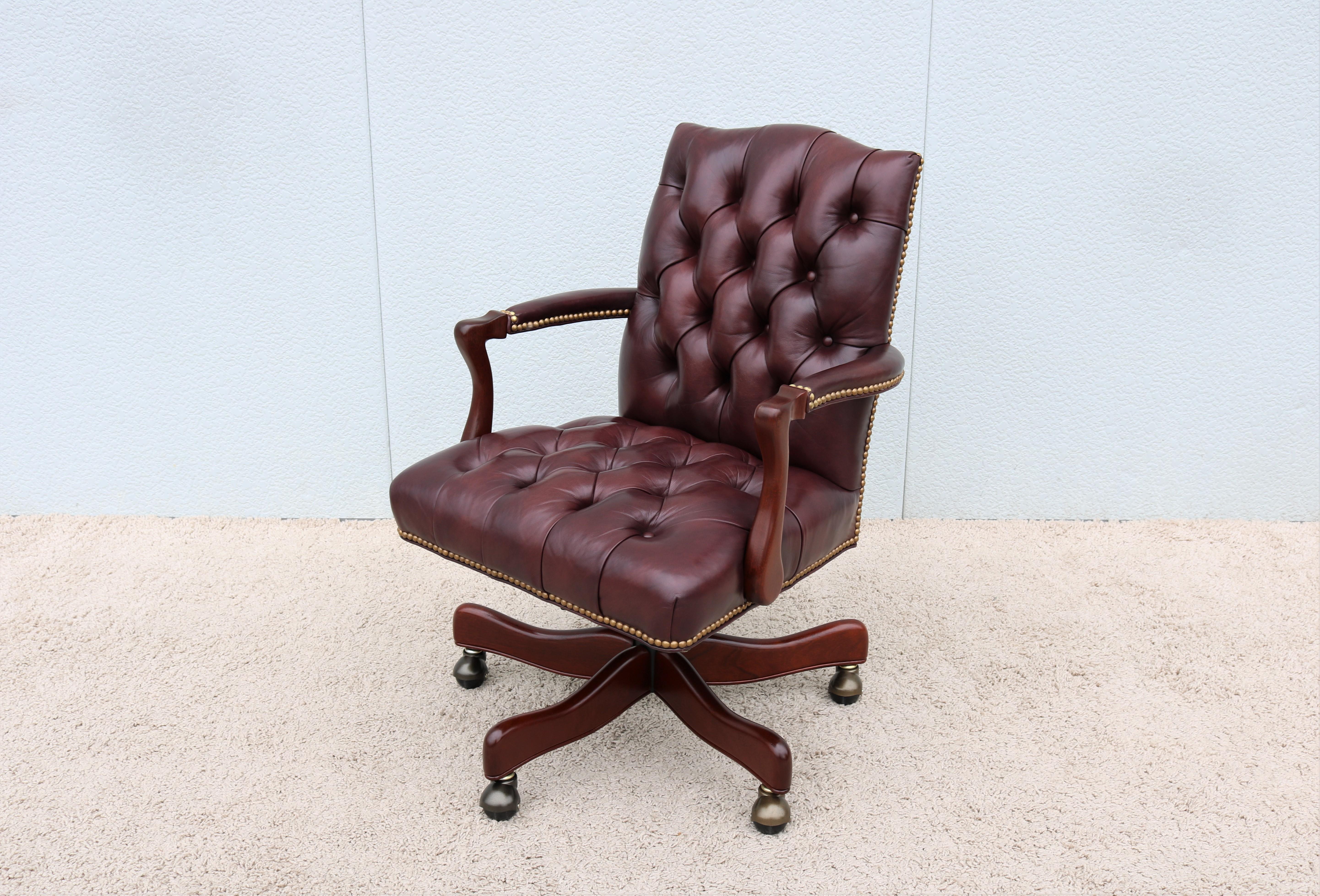 Chesterfield Classic Cabot Wrenn Graham, fauteuil de bureau de direction en cuir bourgogne touffeté en vente
