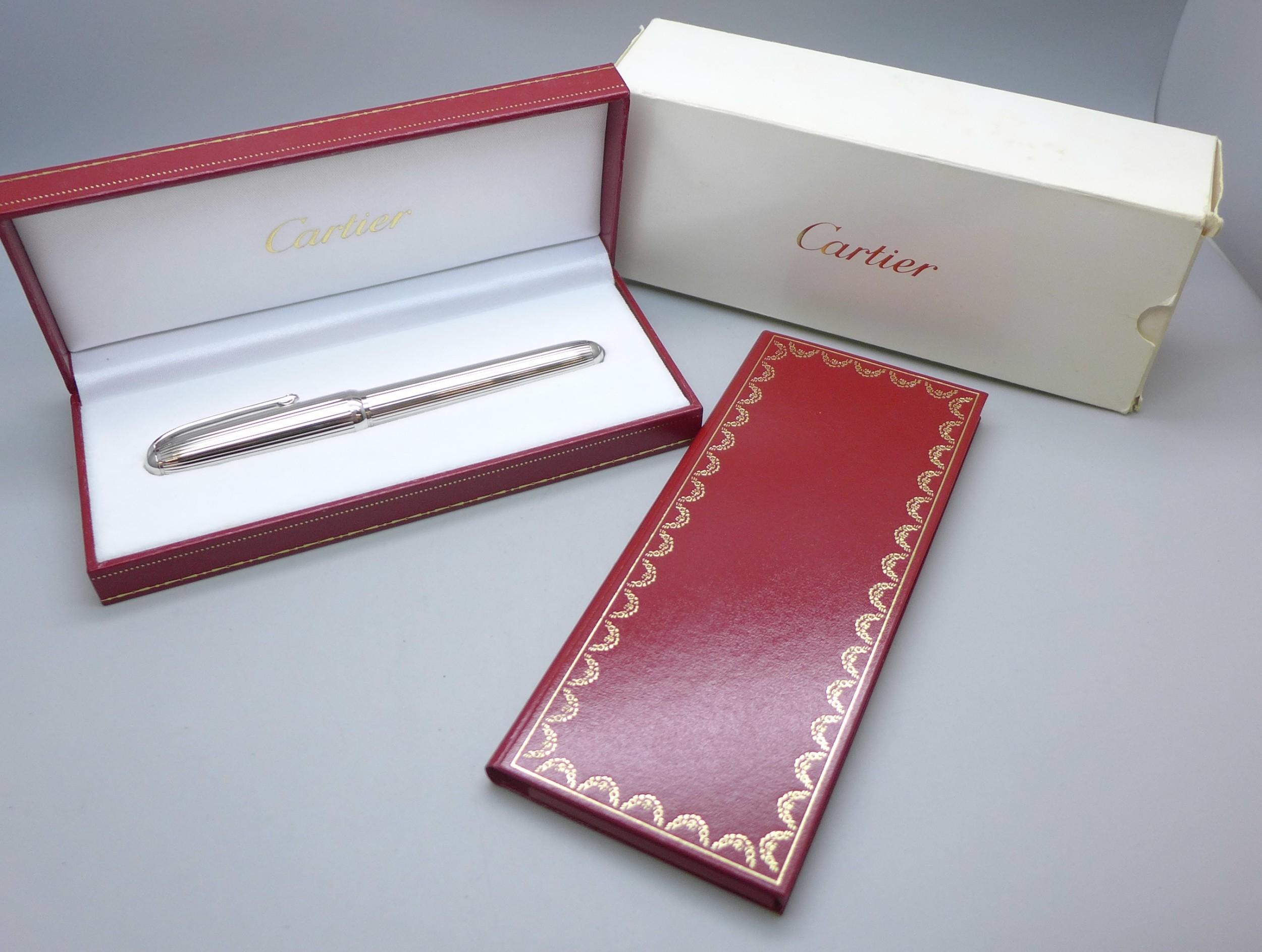 Elegant Cartier 18ct Gold Nib Stylo Plume M Ribbed Palladium Füllfederhalter mit Cartier Box, Garantie & Boxed Patronen

Hergestellt von Montblanc

Der Stift ist aus Palladium gefertigt
Feder aus 18K Gelbgold, gestempelt 750     
Hergestellt in