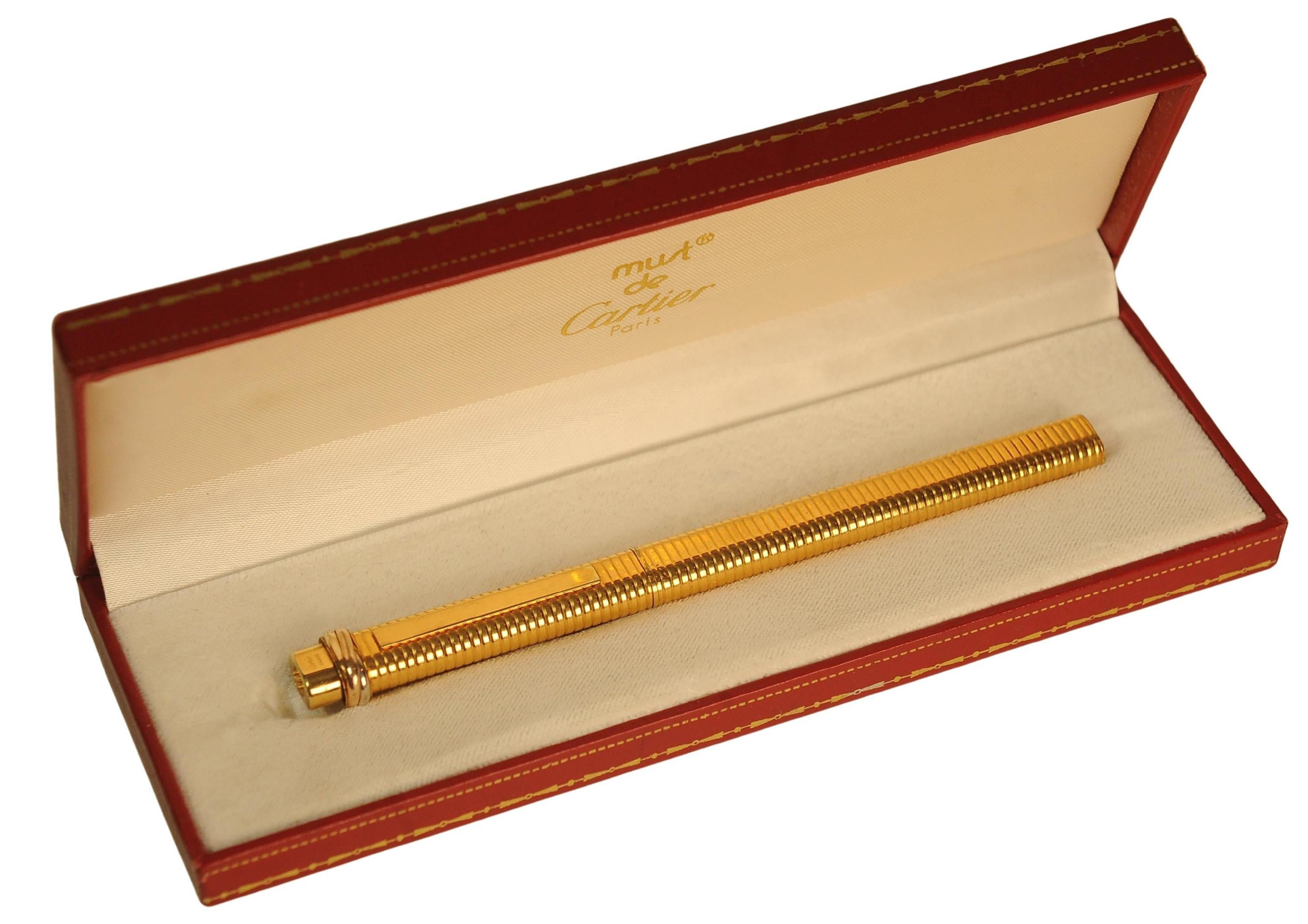 Elegant Vintage Cartier 18ct Gold Plated Vendome Trinity Oval Rollerball Pen Made in Paris, France

Item Is Sold With Original Red & Gold Leather Box, Red & Gold Leather.

Cartier pens are designed by Cartier, & are manufactured by Montblanc. This
