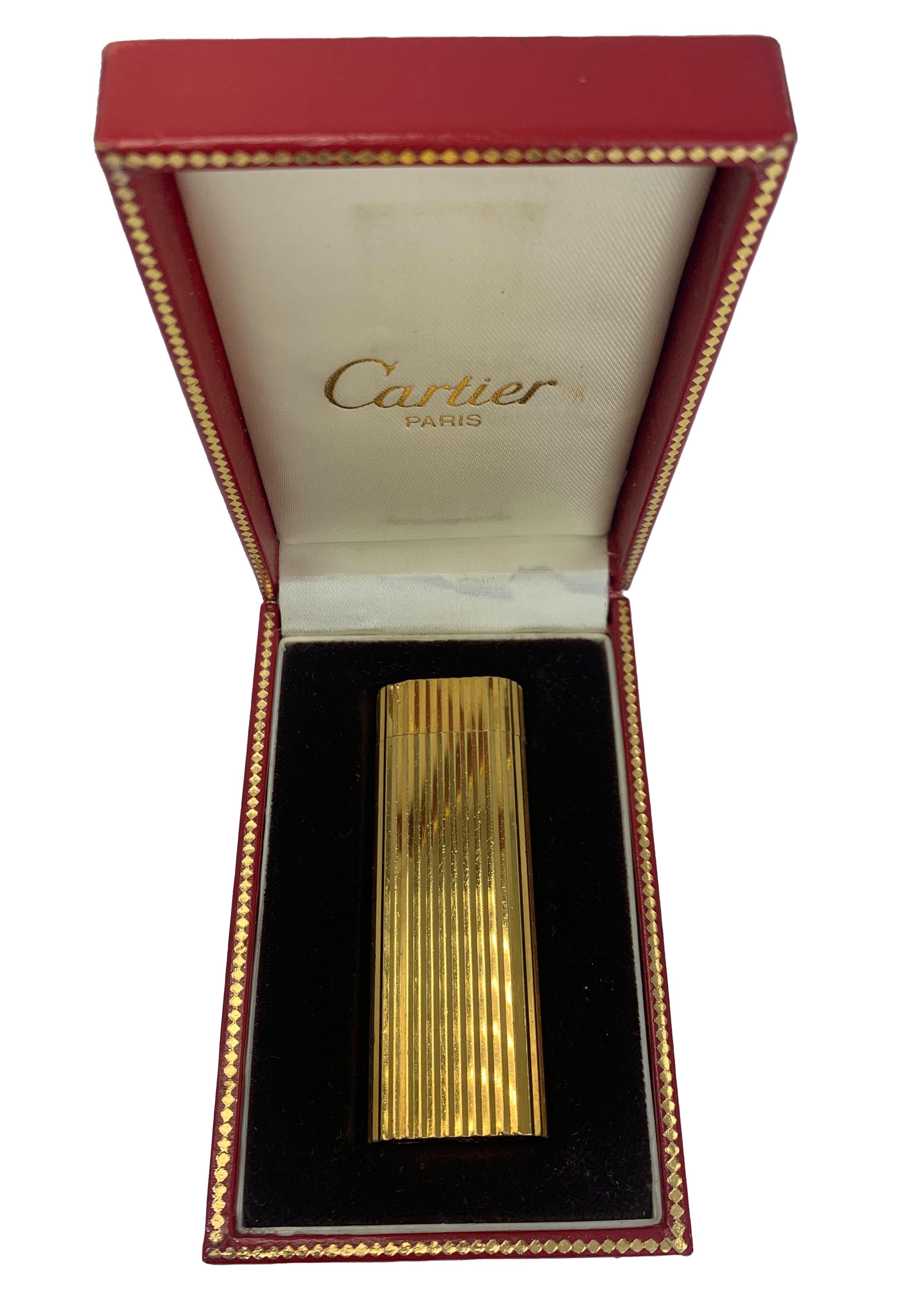 Encendedor clásico Cartier chapado en oro de 18 ct En caja y funda Cartier de terciopelo en venta 5