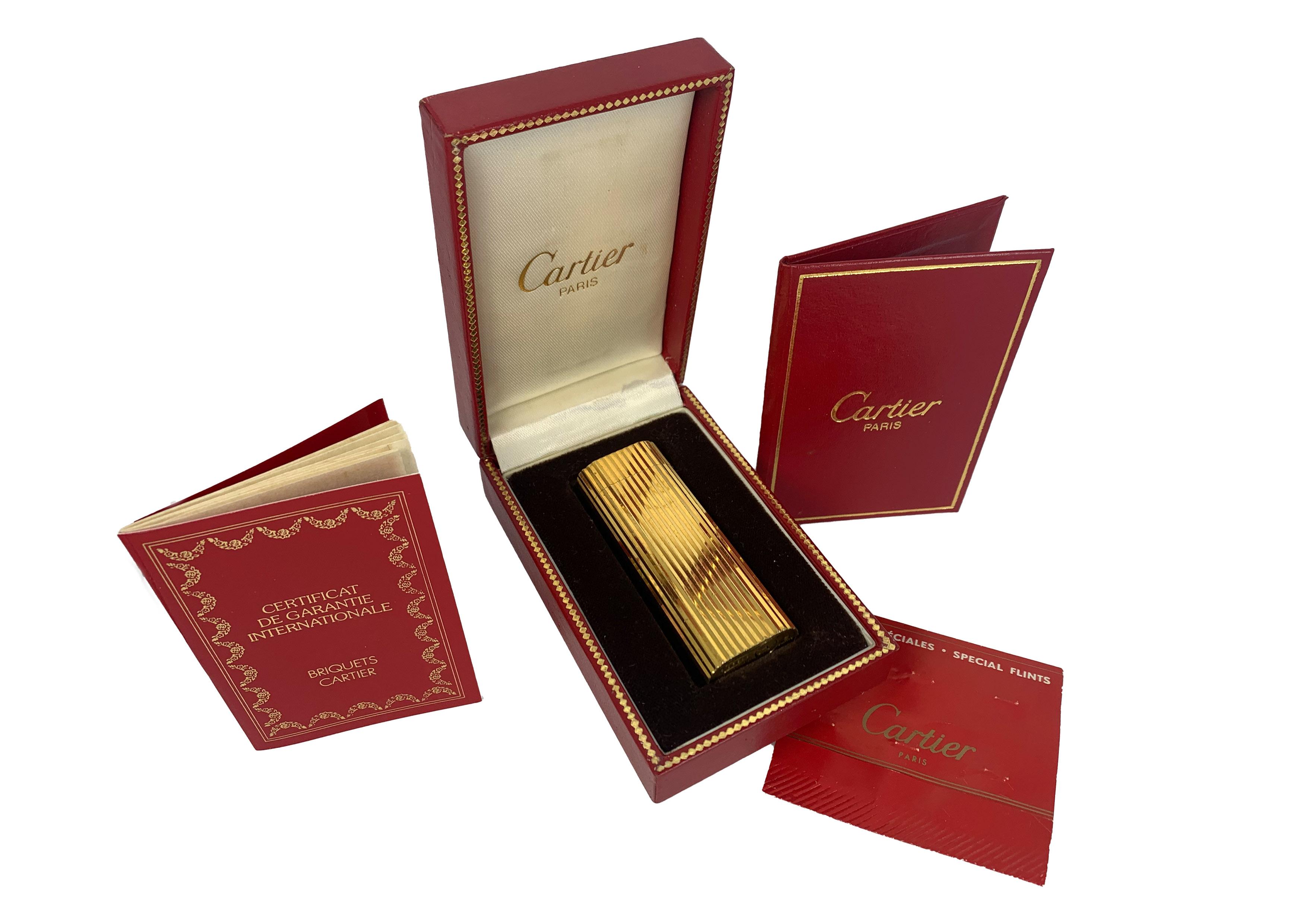 Encendedor clásico Cartier chapado en oro de 18 ct En caja y funda Cartier de terciopelo en Bueno estado para la venta en Reading, Berkshire