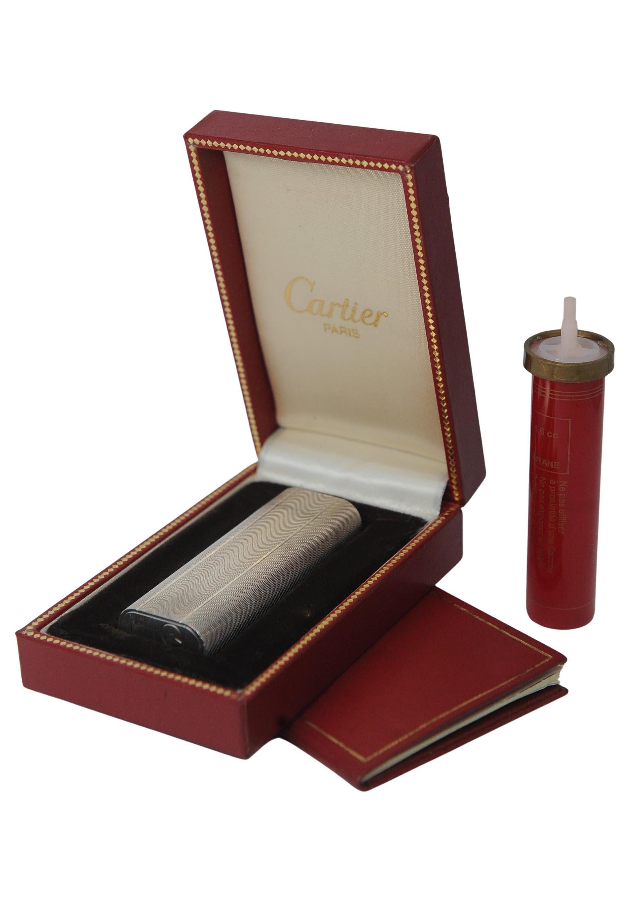 Classic Cartier Silver Plated Cigarette Lighter With Cartier Box And Papers In condizioni buone in vendita a Reading, Berkshire