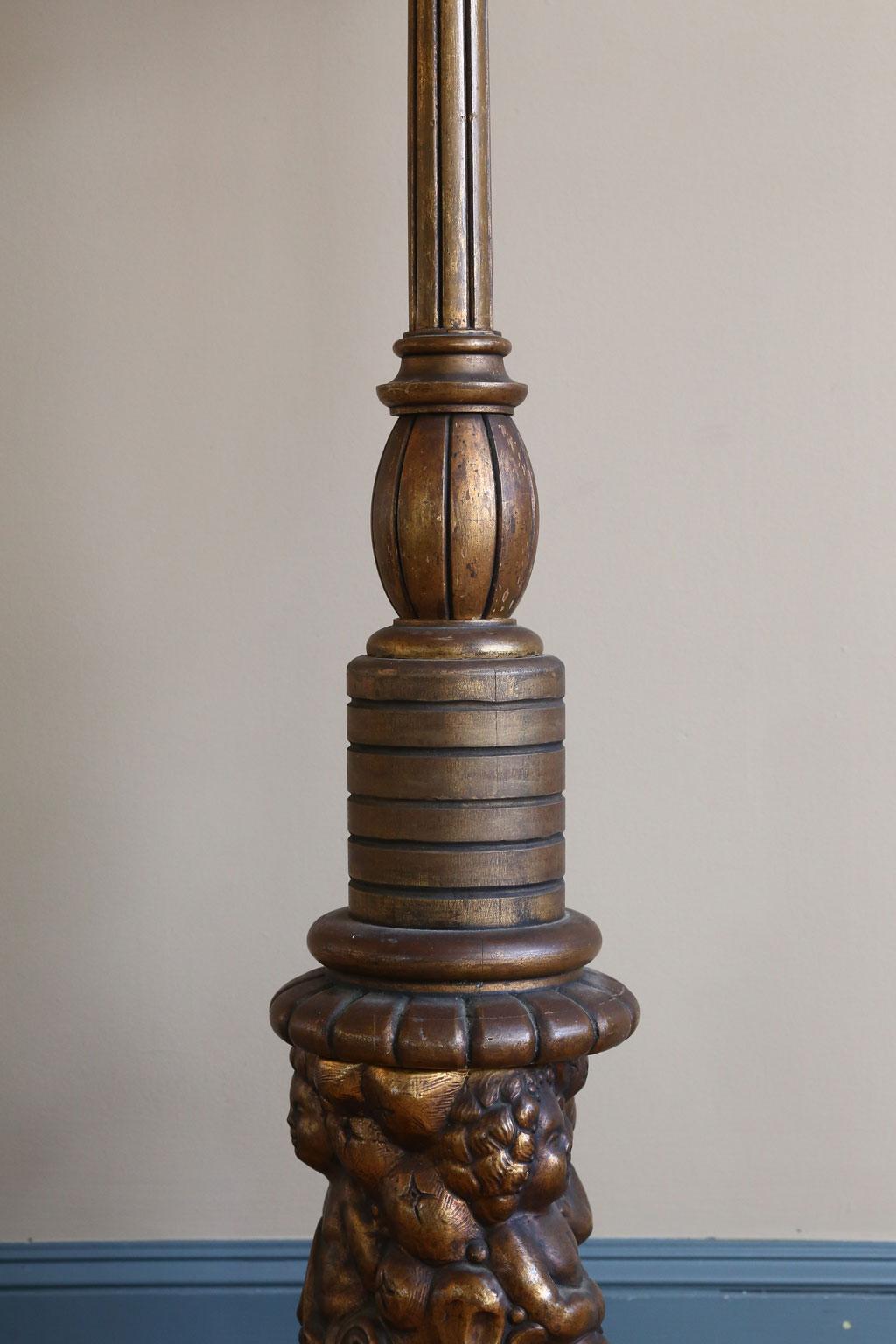 Klassische geschnitzte italienische Stehlampe, Renaissance-Revival-Stil (Geschnitzt)