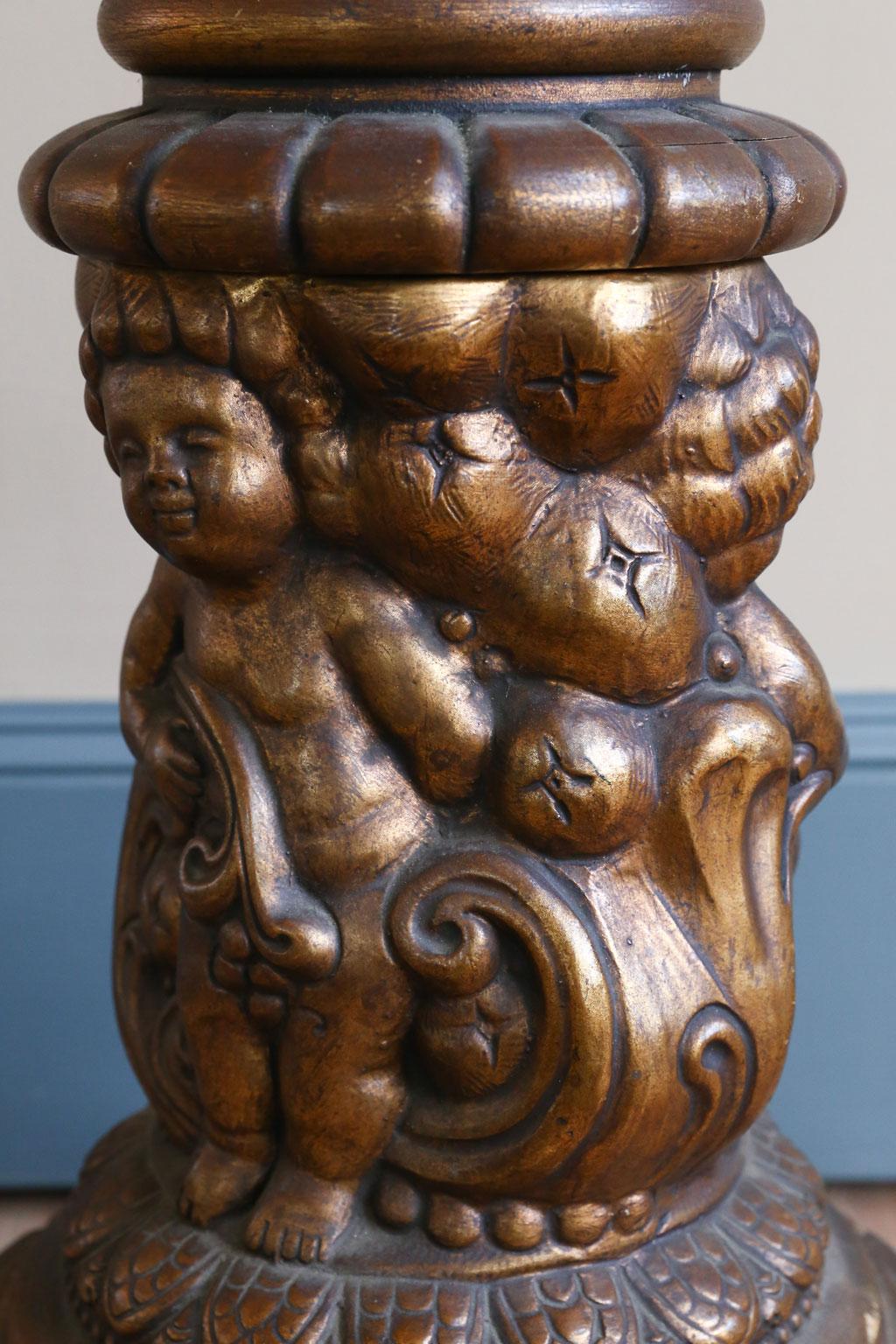 Klassische geschnitzte italienische Stehlampe, Renaissance-Revival-Stil im Zustand „Relativ gut“ in Houston, TX