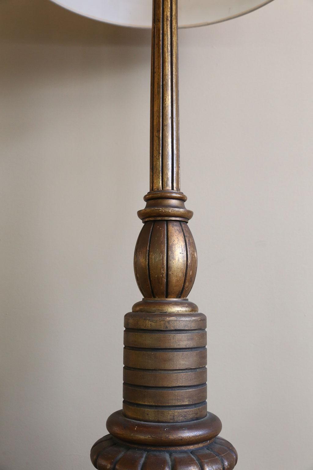 Klassische geschnitzte italienische Stehlampe, Renaissance-Revival-Stil (20. Jahrhundert)