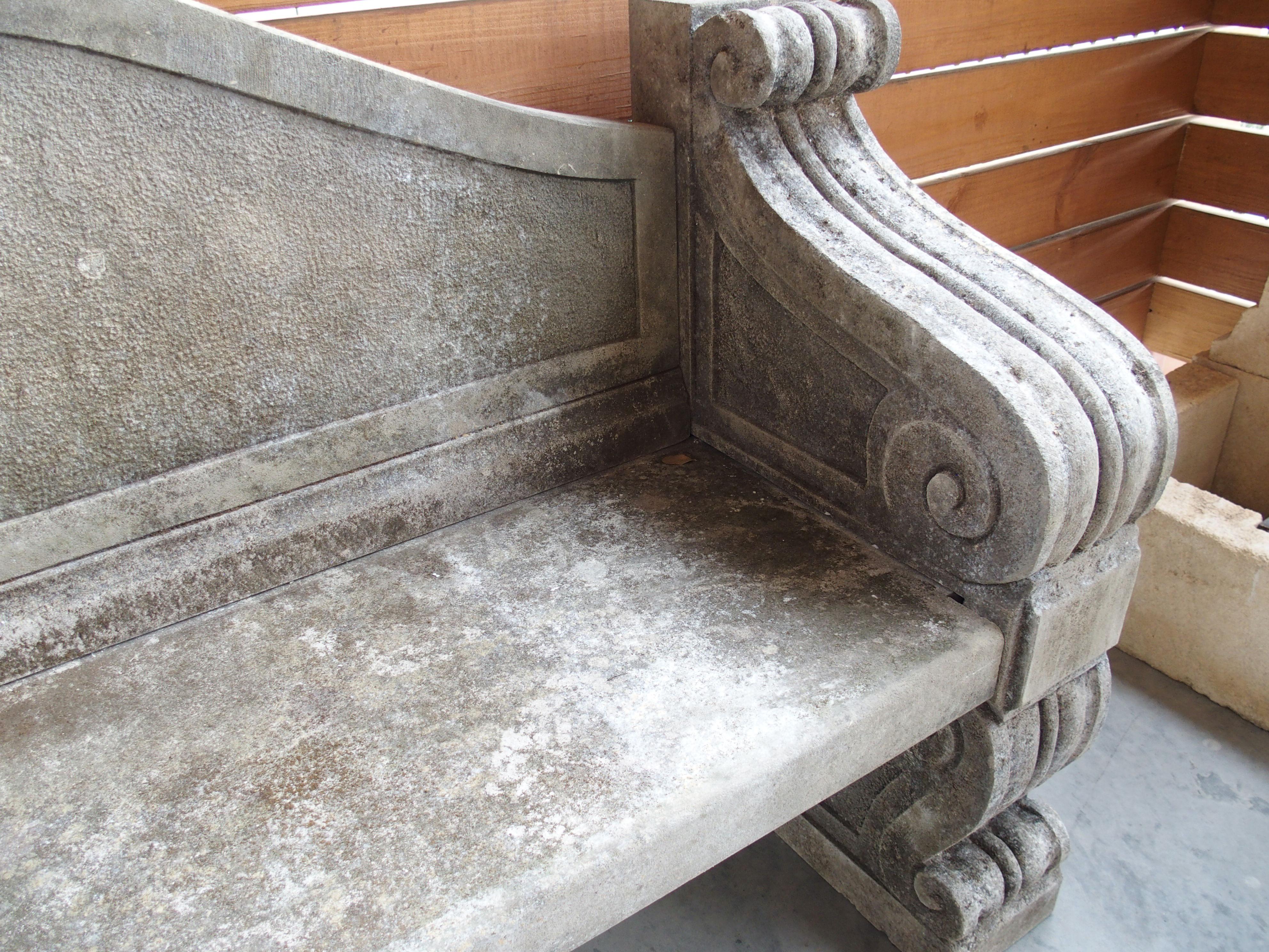 Banc de parc classique en pierre calcaire sculptée du nord de l'Italie en vente 2