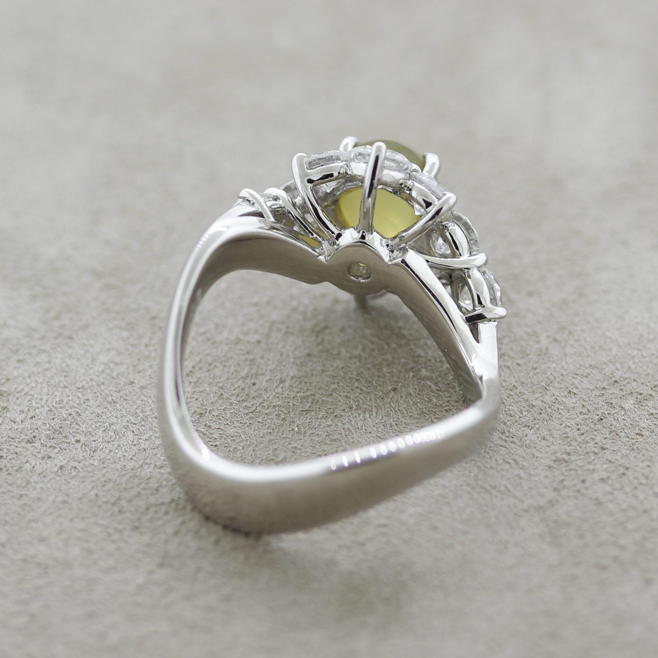 Classic Cats Eye Chrysoberyl Diamond Platinum Ring In New Condition For Sale In Beverly Hills, CA