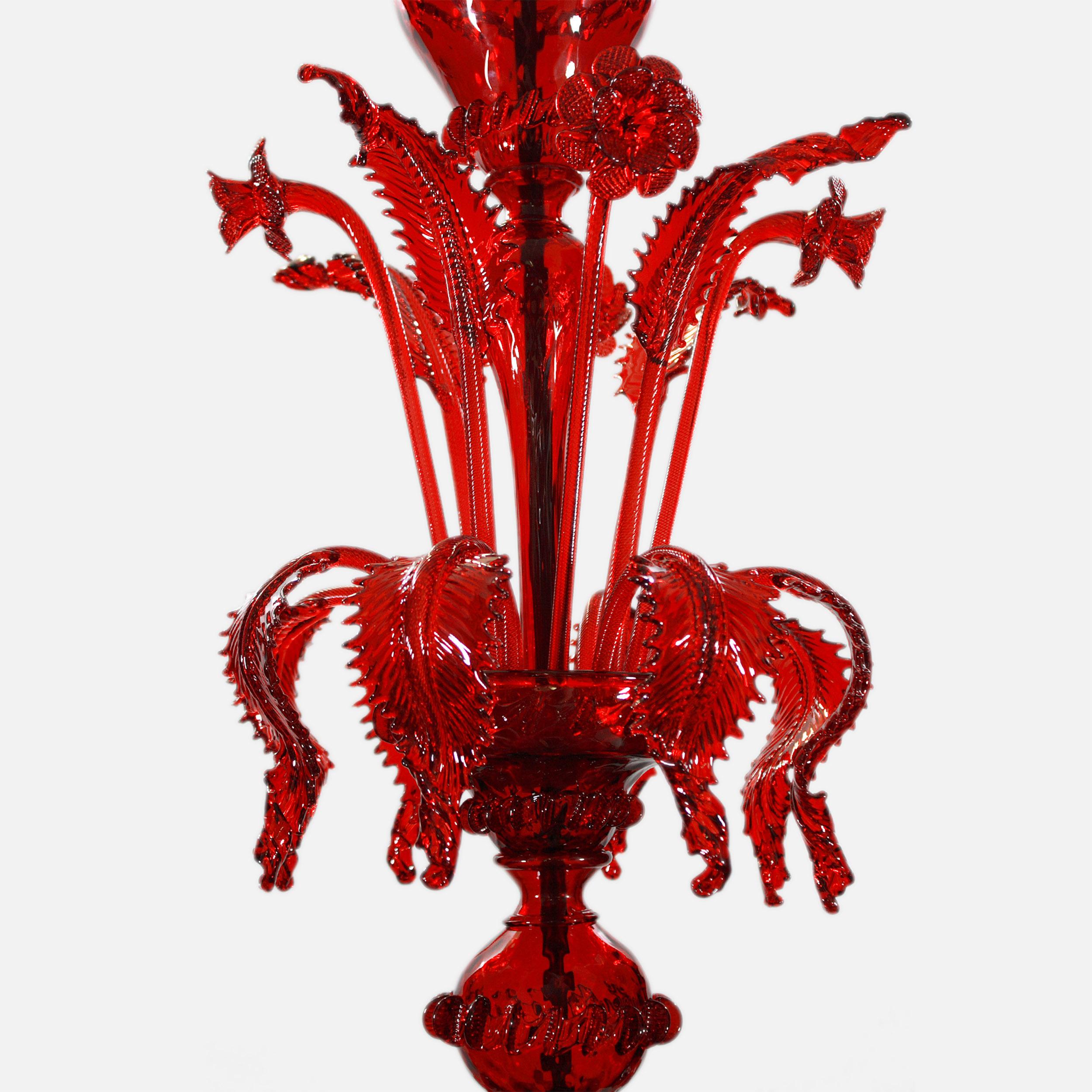 V Classic 800 chandelier, 10 lights, red Murano glass, rich of flowers and leaves by Multiforme 

The Classic Murano glass chandelier, as it is in the collective imagery. Just like the other chandeliers in our collections, V-Classic 800 is
