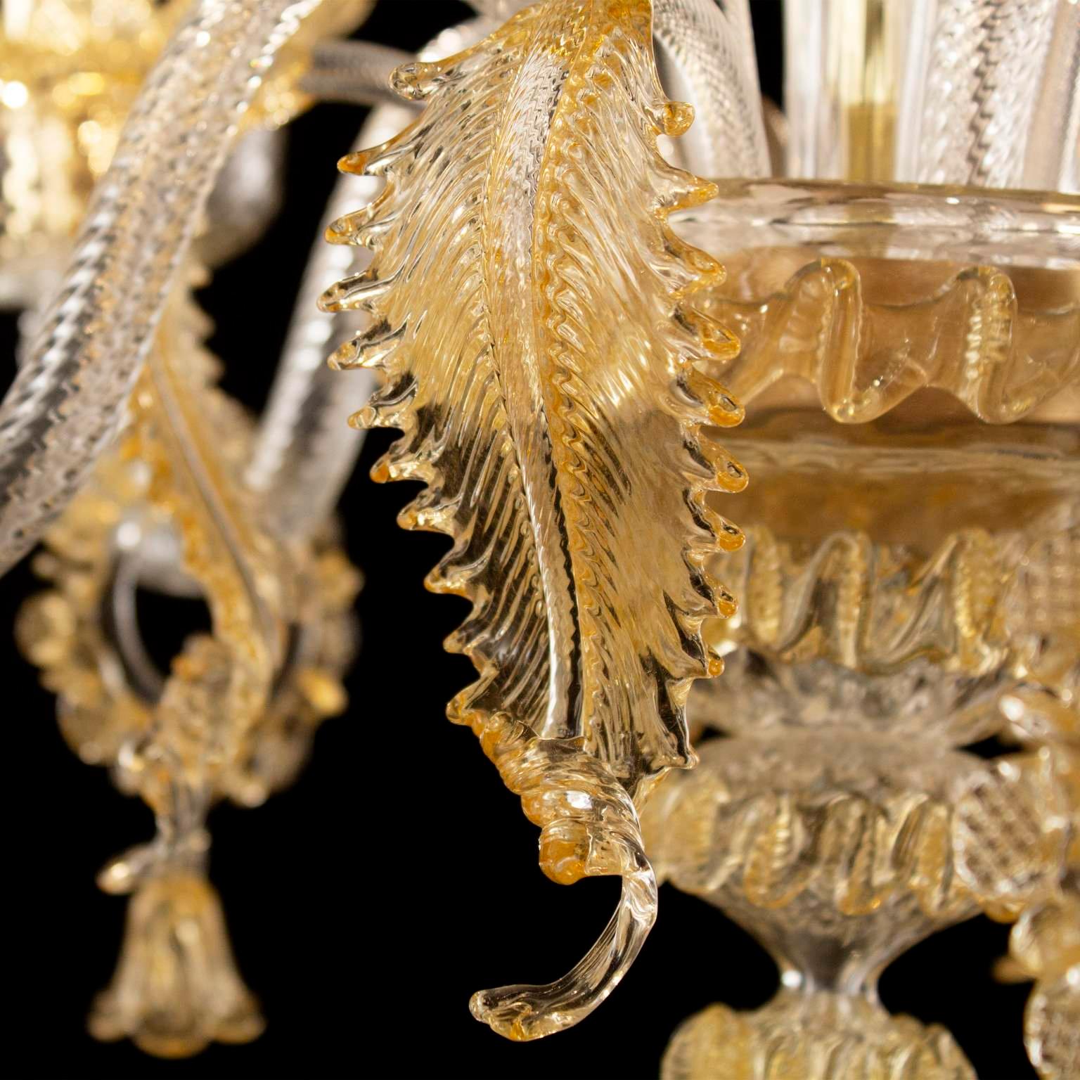 Klassischer Kronleuchter mit 5 Armen aus klarem und bernsteinfarbenem Muranoglas mit Ringen Multiforme (Geblasenes Glas) im Angebot