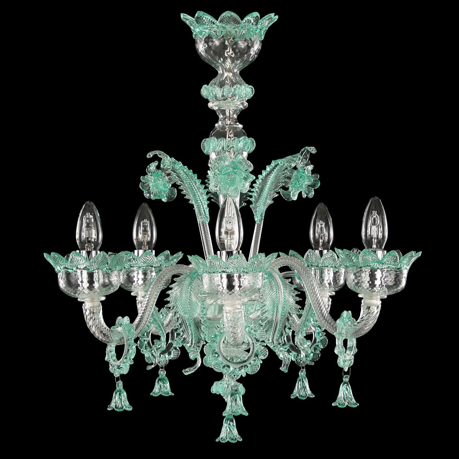 Classic chandelier 5 arms clear and green Murano glass with rings by Multiforme.
The classic Murano glass chandelier, as it is in the collective imagination. As many other chandeliers in our collections, V-Classic 800 is designed with attention to