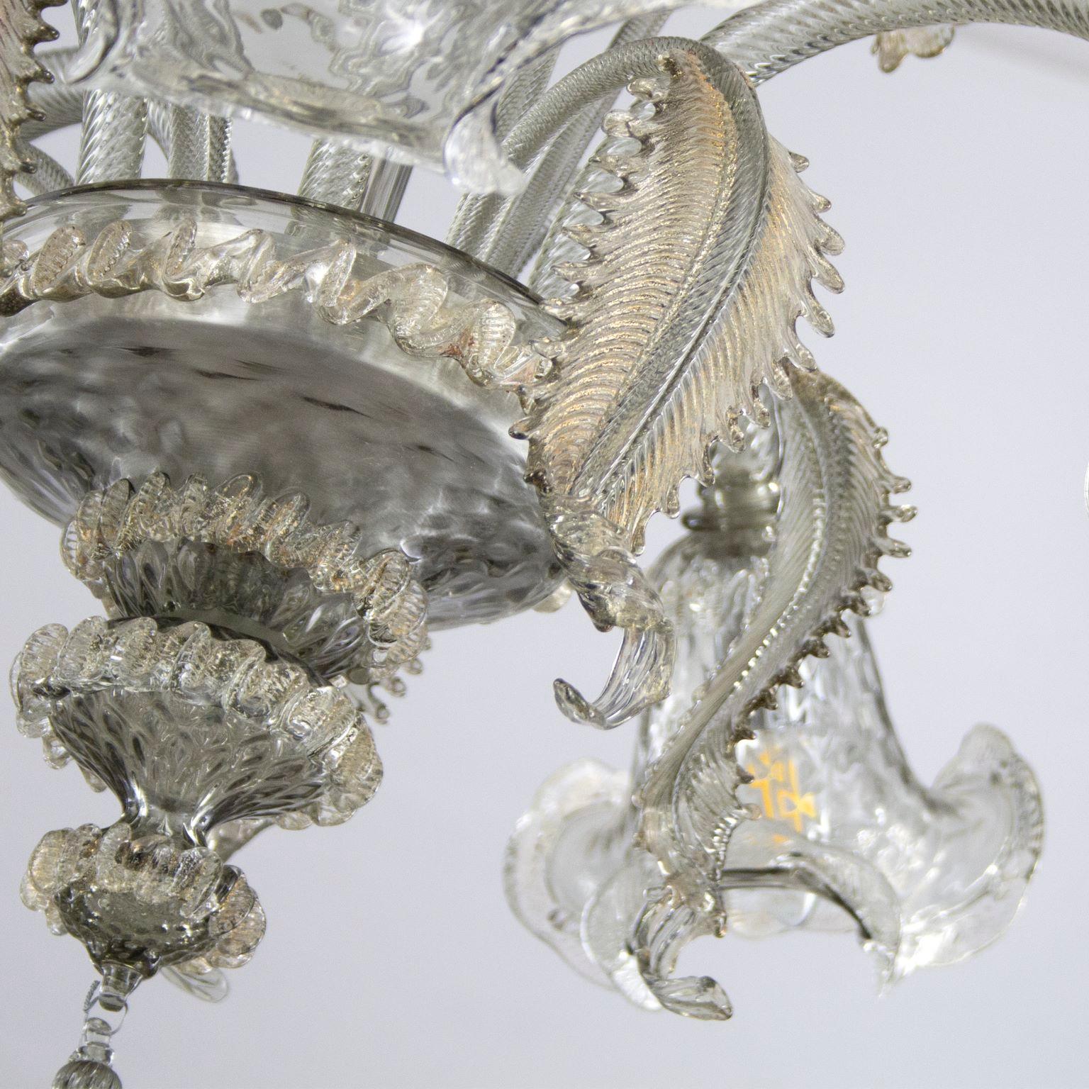 Classic Chandelier 5 Arms, light grey-gold Murano Glass by Multiforme in stock In New Condition For Sale In Trebaseleghe, IT